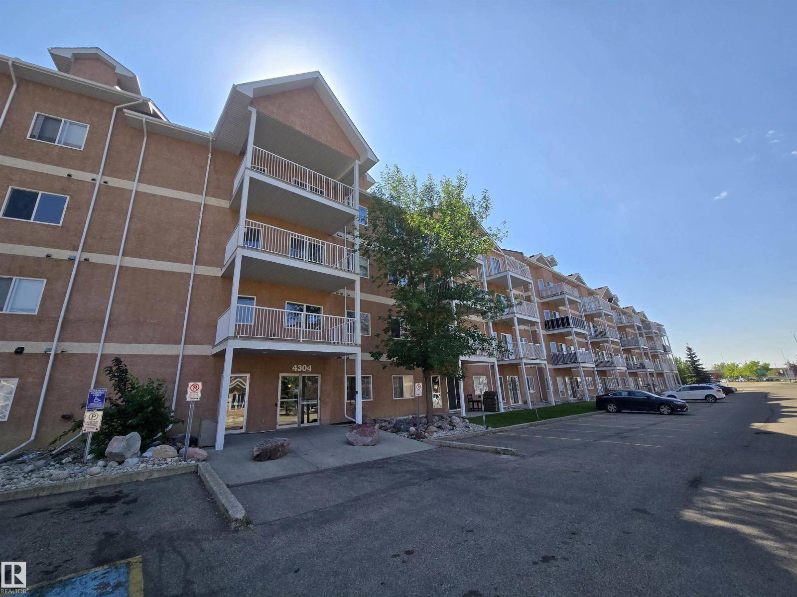 Edmonton, AB T5Y0H6,#322 4304 139 AV NW