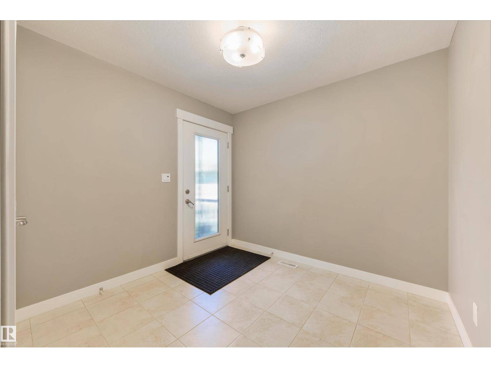 Edmonton, AB T6W2W5,2328 WARE CR NW