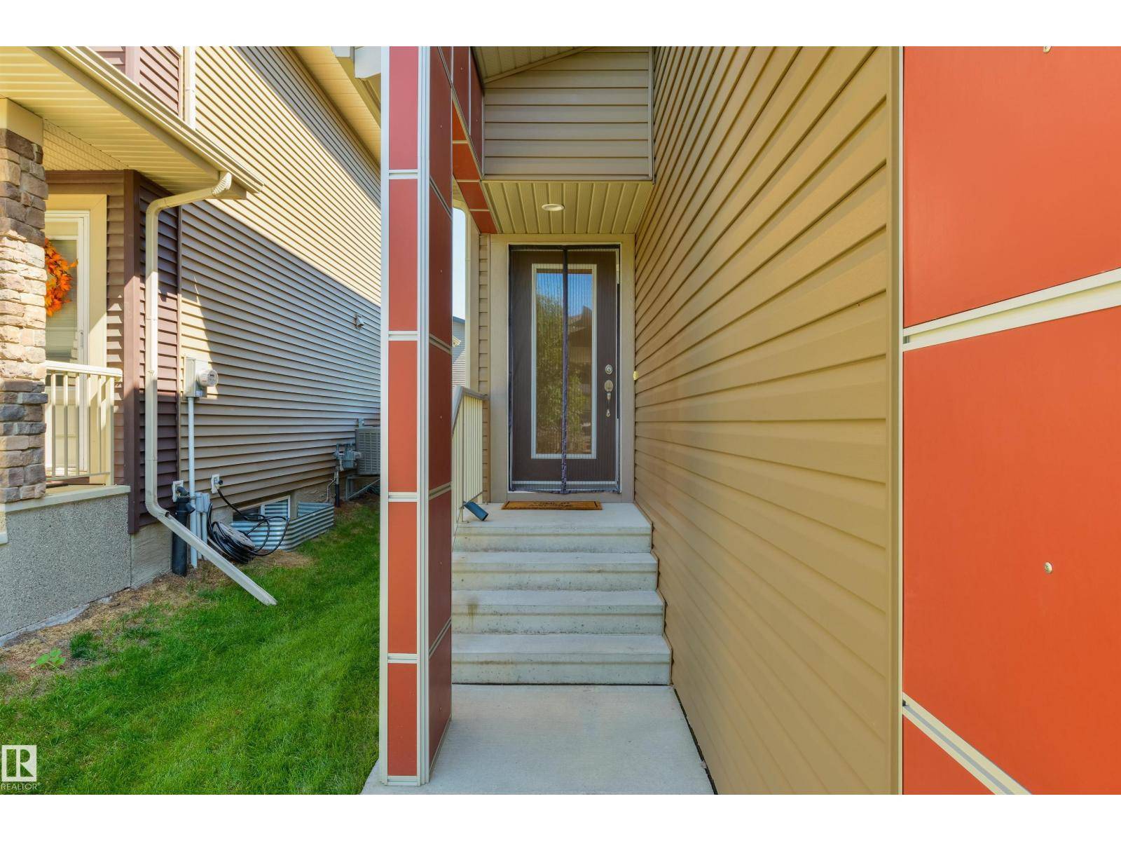 Edmonton, AB T6W2W5,2328 WARE CR NW