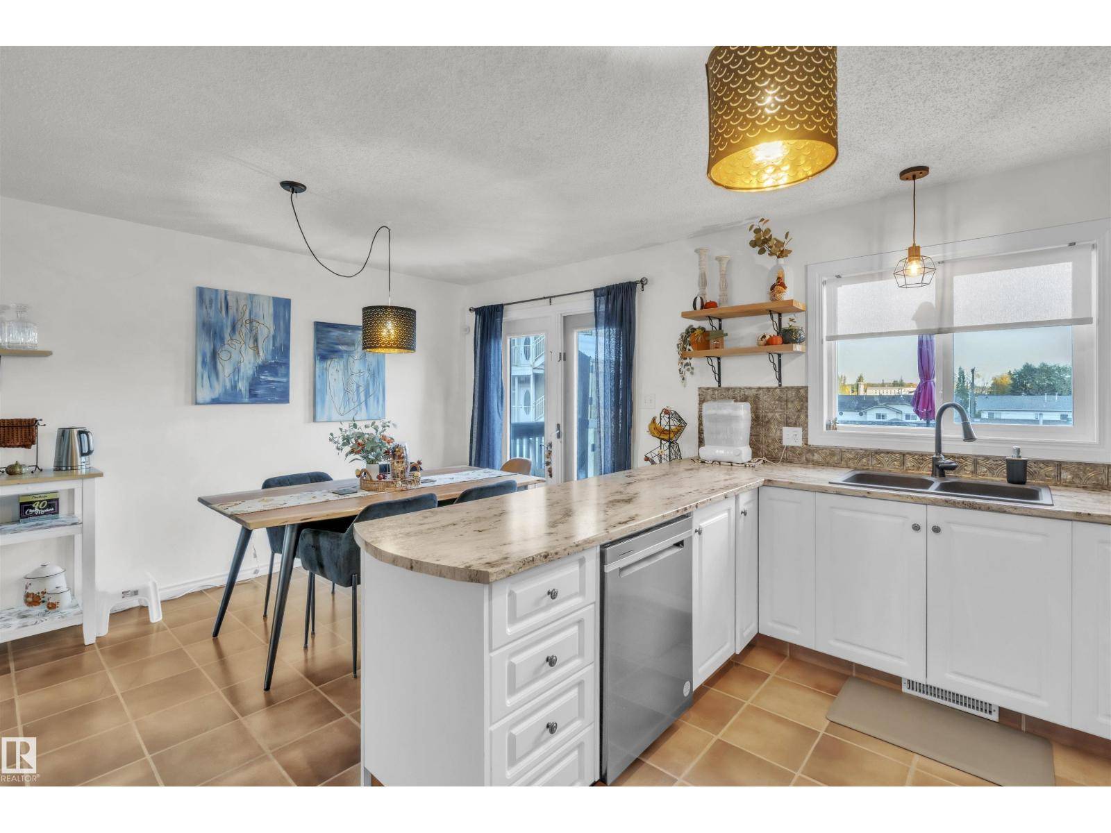 Cold Lake, AB T9M1K2,922 12 ST