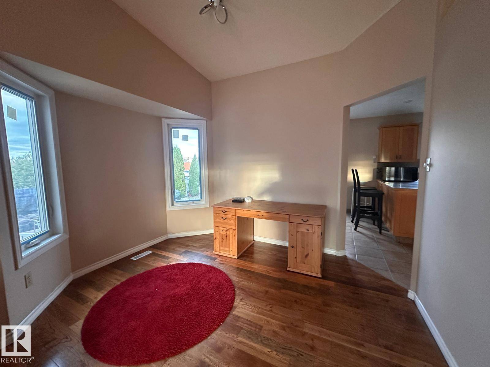 Edmonton, AB T6L5K2,2807 35 ST NW