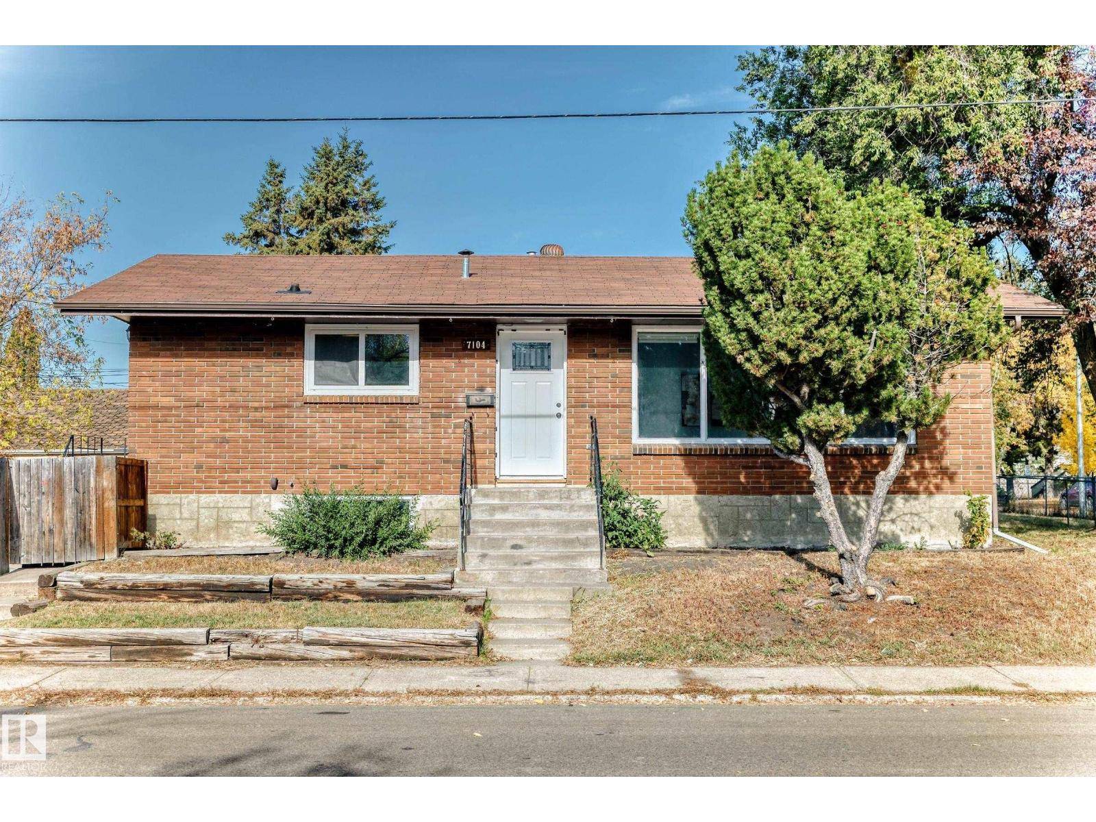 Edmonton, AB T5C1W1,7104 129 AV NW