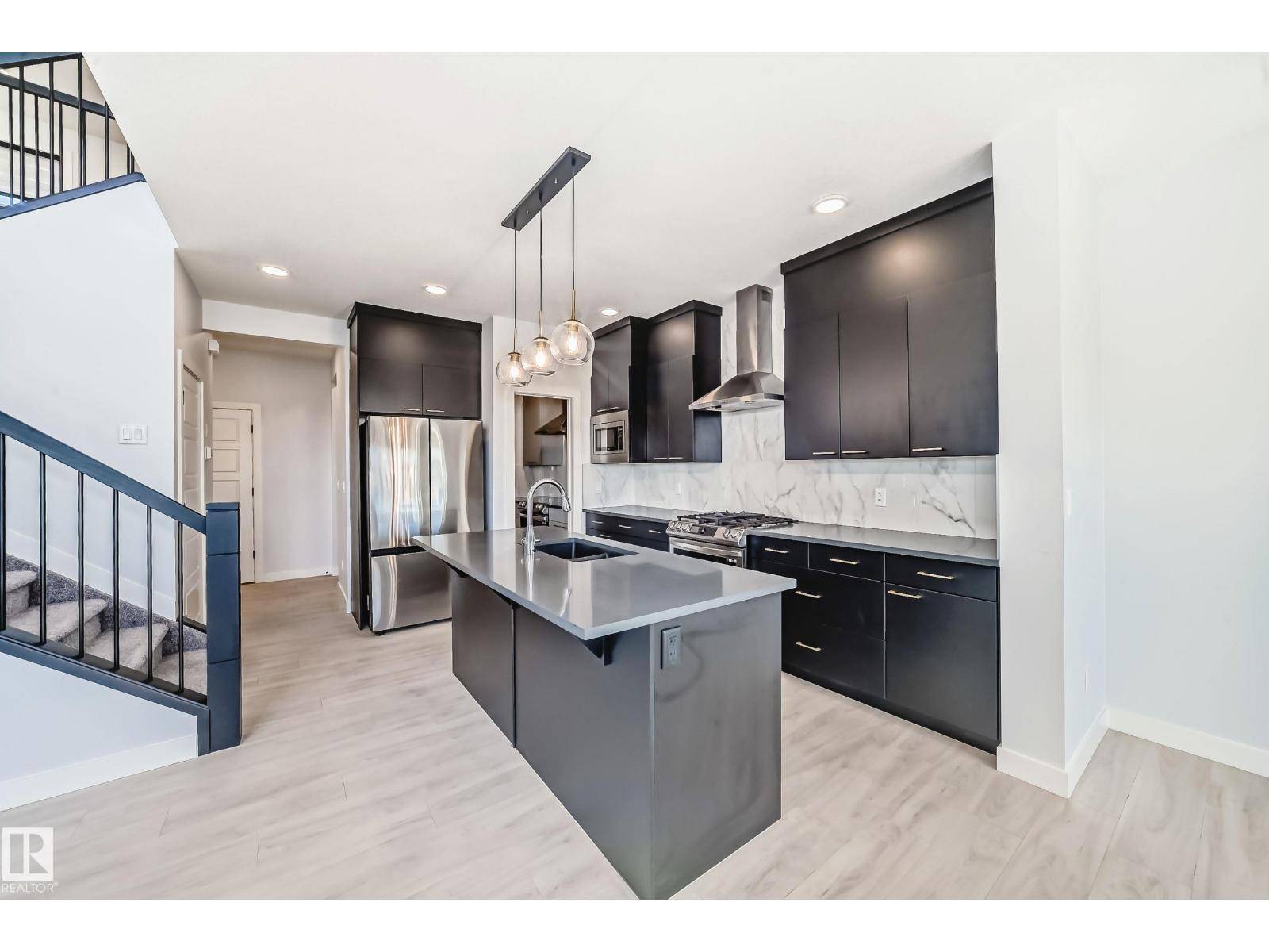 Edmonton, AB T6X2Z4,9411 PEAR CR SW