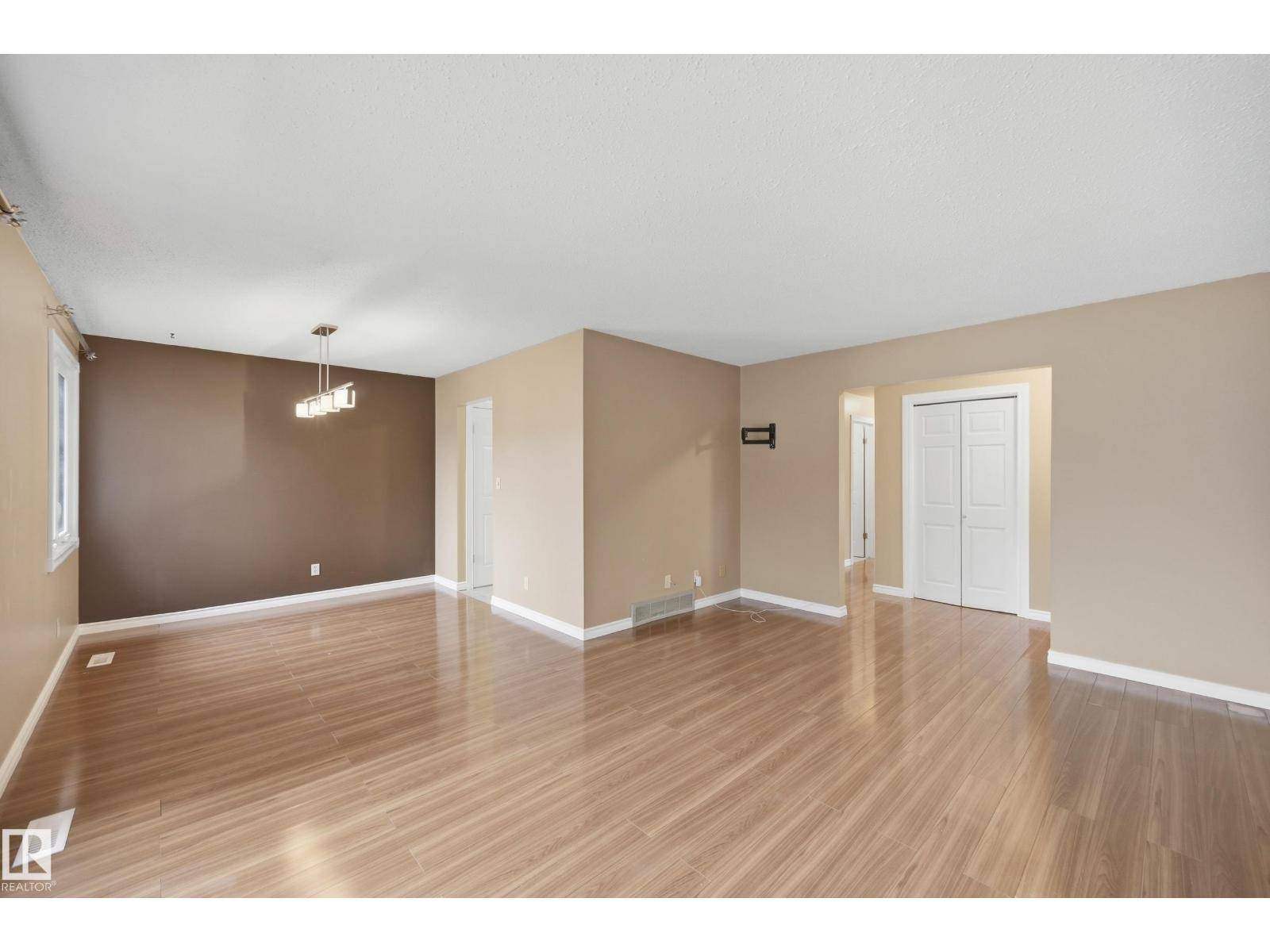 Edmonton, AB T5Y1G2,14231 24 ST NW