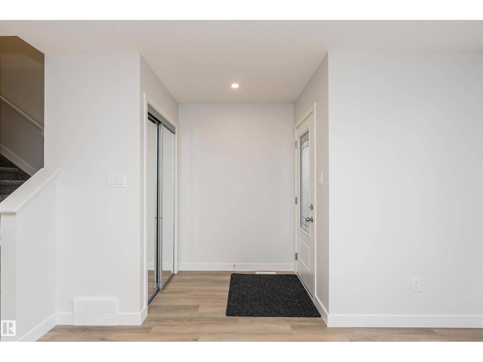 Edmonton, AB T6W5H6,9566 CARSON BN SW