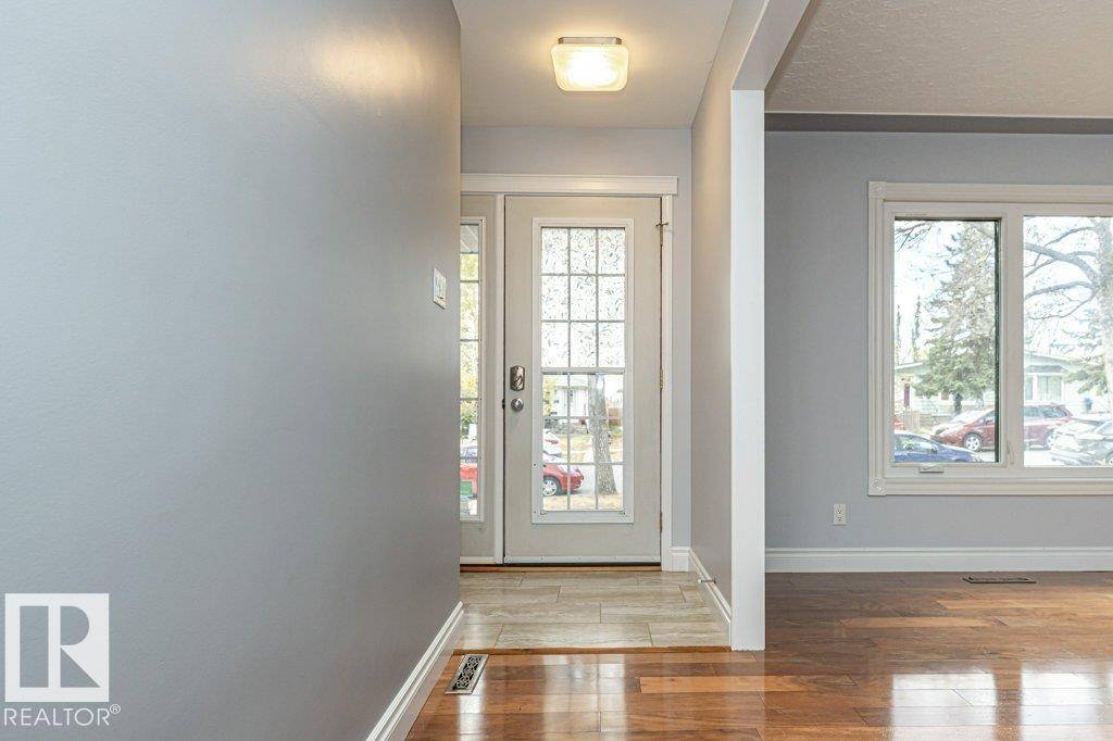 Edmonton, AB T6H1S7,10432 64 AV NW