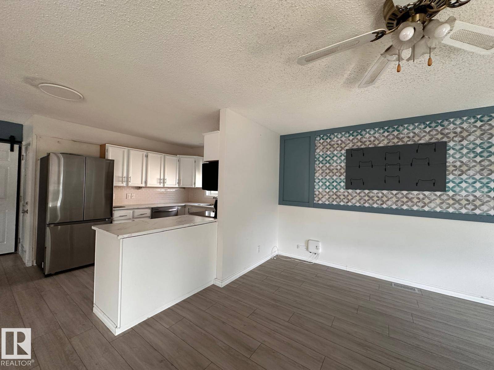 Edmonton, AB T6L2T5,2014 46 ST NW