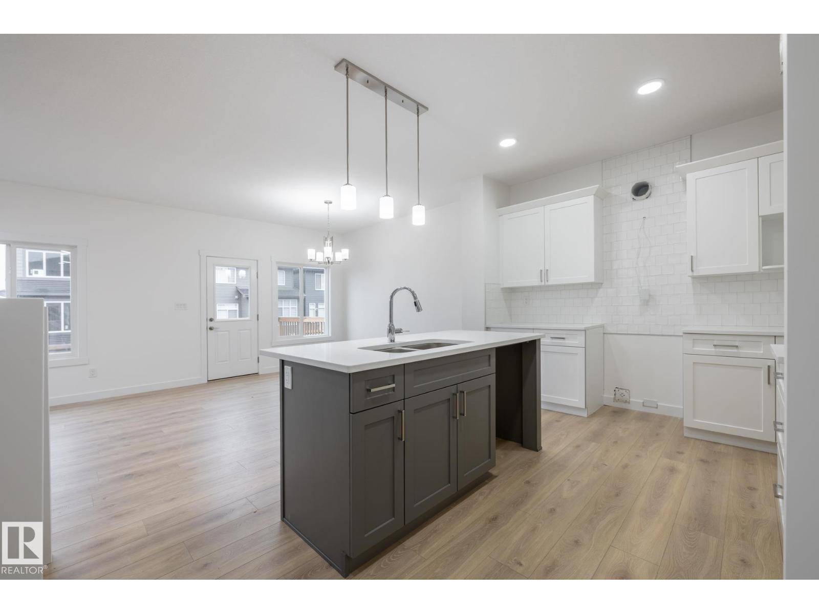 Edmonton, AB T6W1A8,5264 KINNEY PL SW