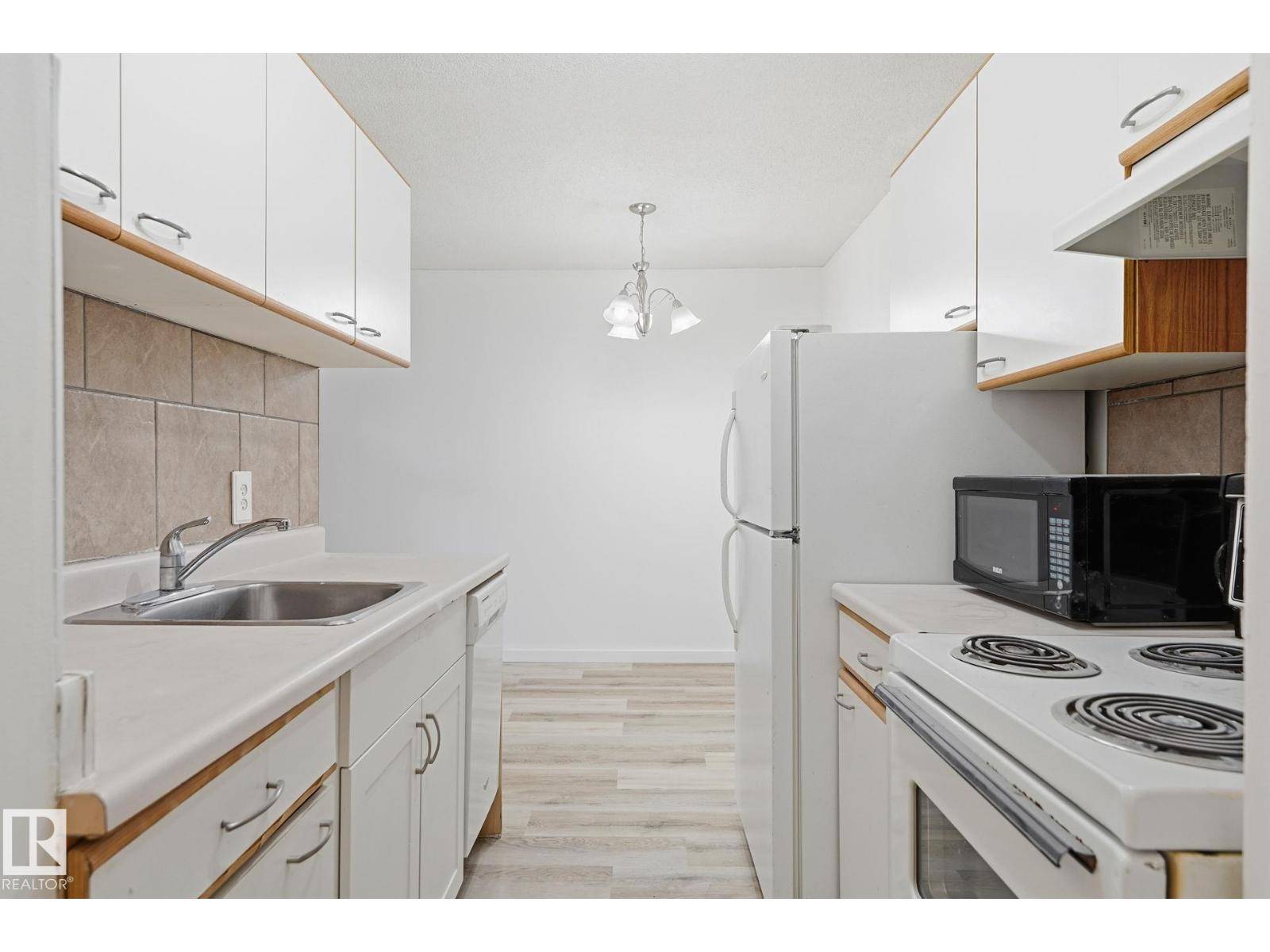 Edmonton, AB T5H3Y6,#205 9028 JASPER AV NW