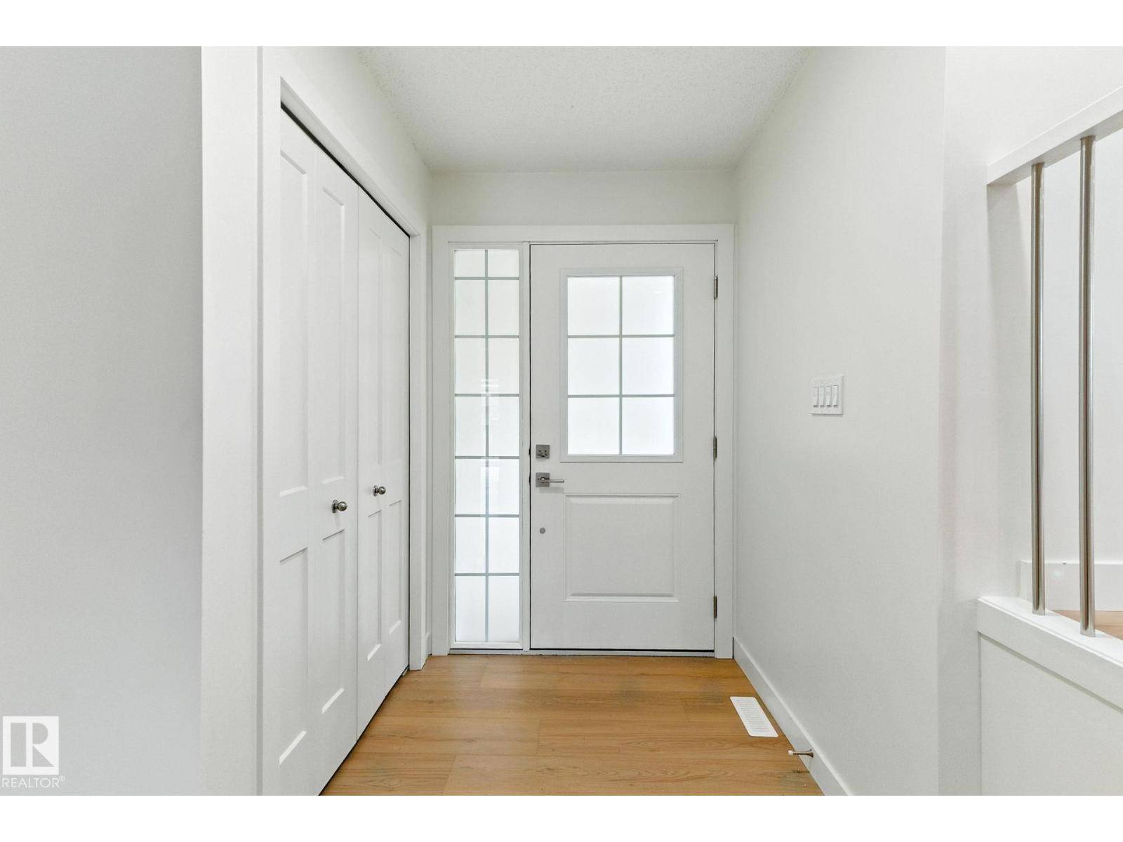 Edmonton, AB T6K2A2,2011 89 ST NW