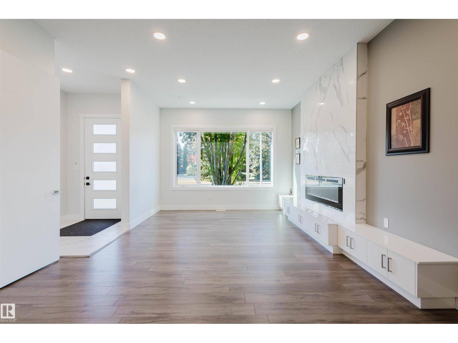 Edmonton, AB T6H1B2,6505 124 ST NW