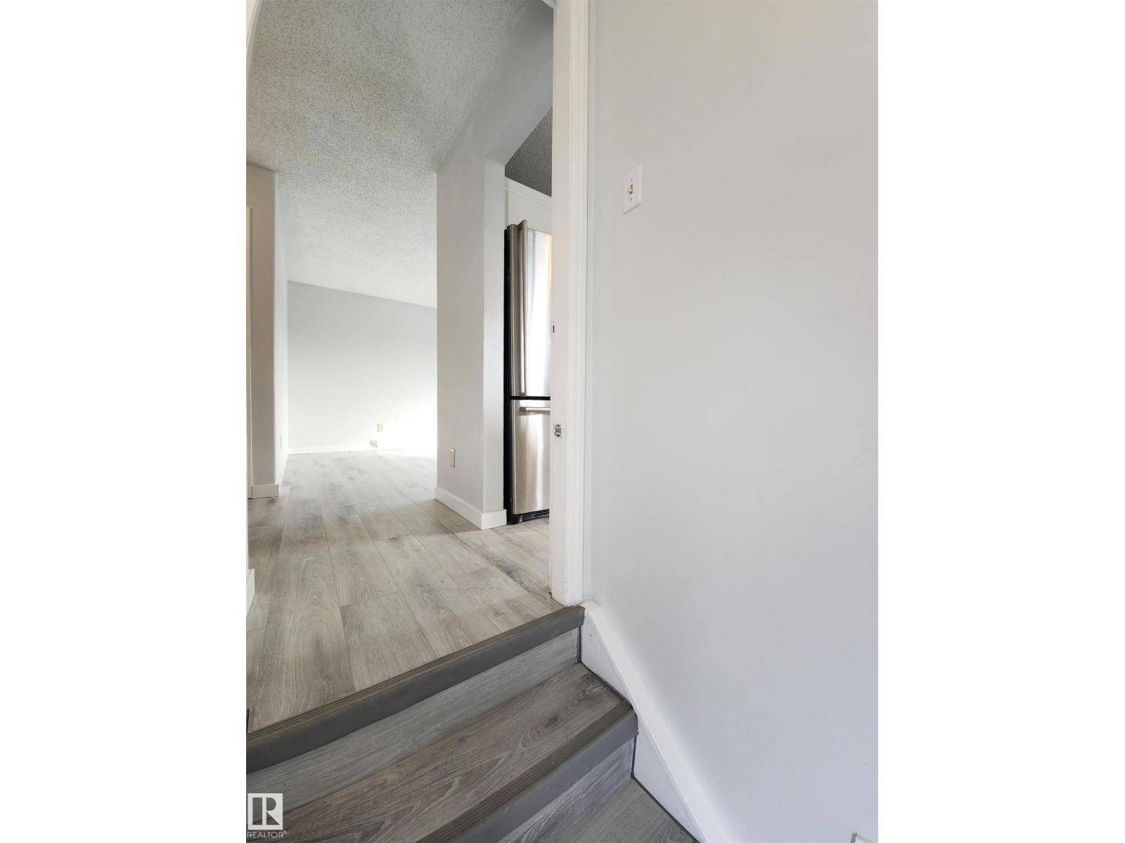 Edmonton, AB T5A2Z1,3014 132 AV NW