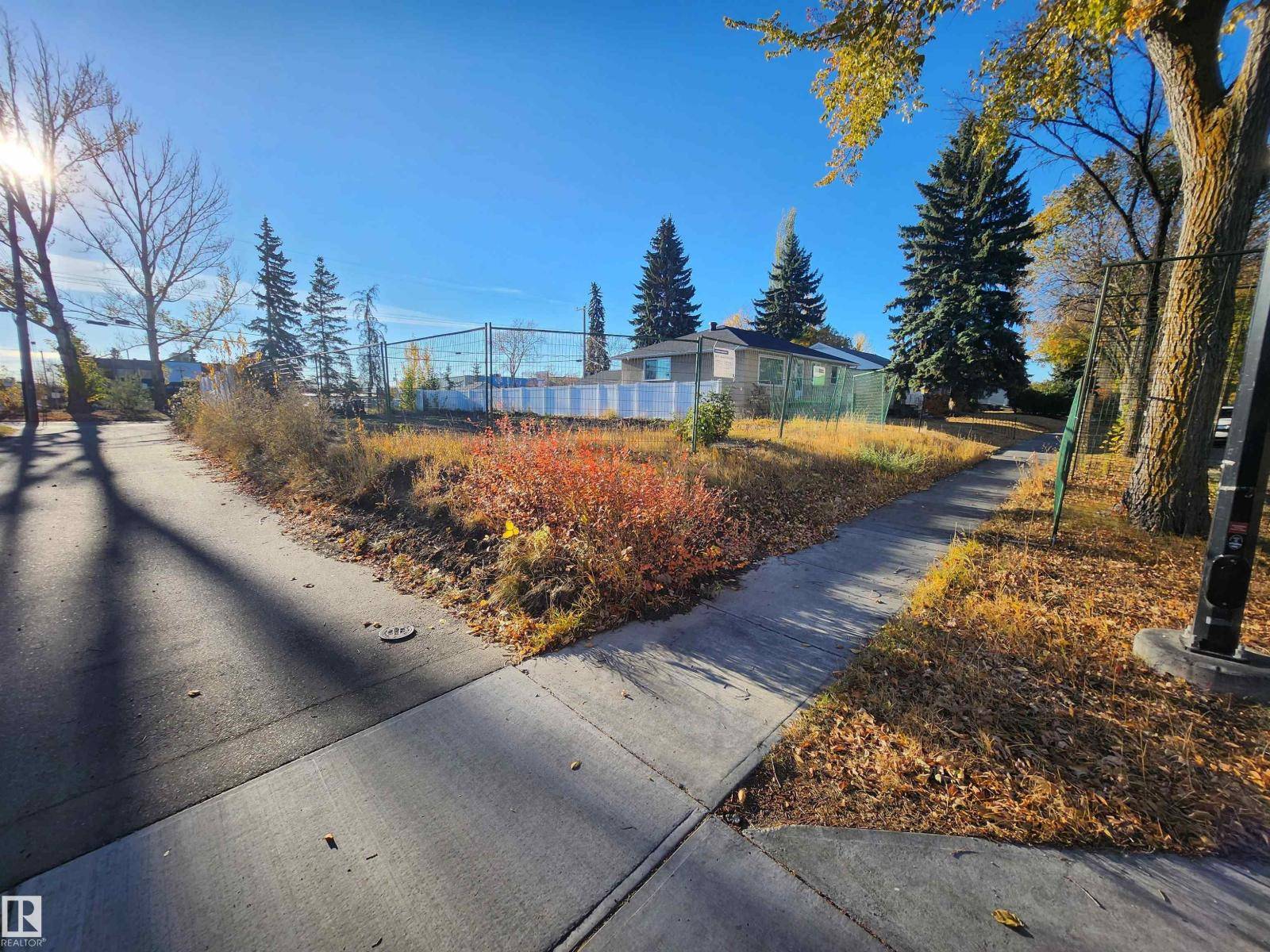 Edmonton, AB T6E0H1,8419 64 AV NW