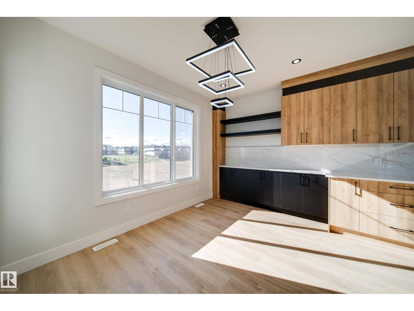 Edmonton, AB T5Z0X5,8511 183 AV NW NW