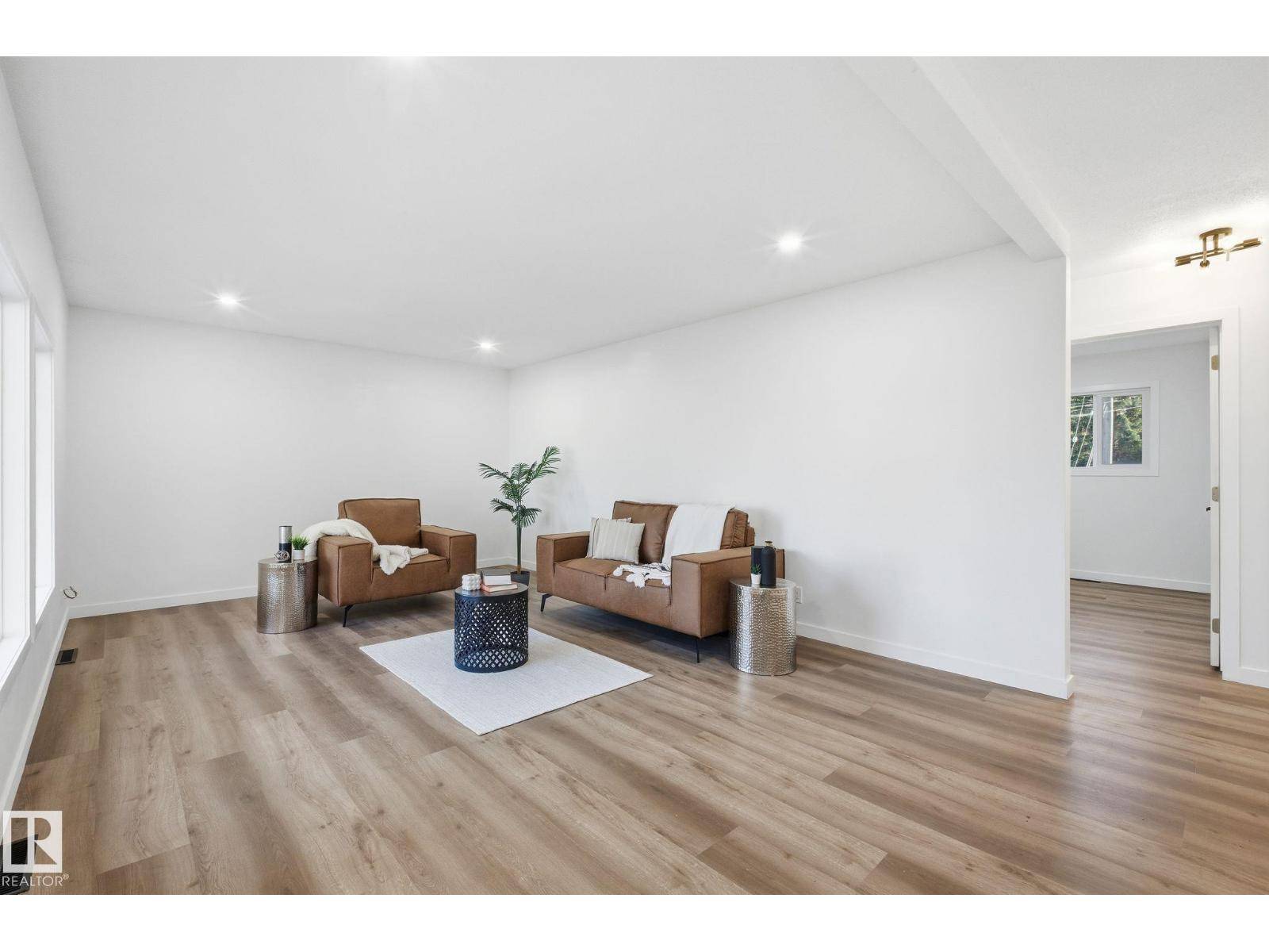 Edmonton, AB T5L3A7,13507 124 AV NW