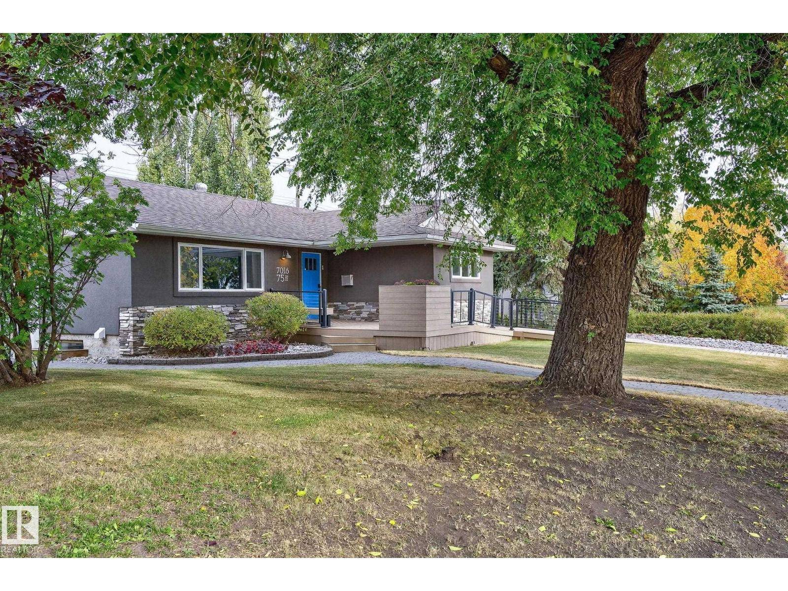 Edmonton, AB T6C2E7,7016 75 ST NW