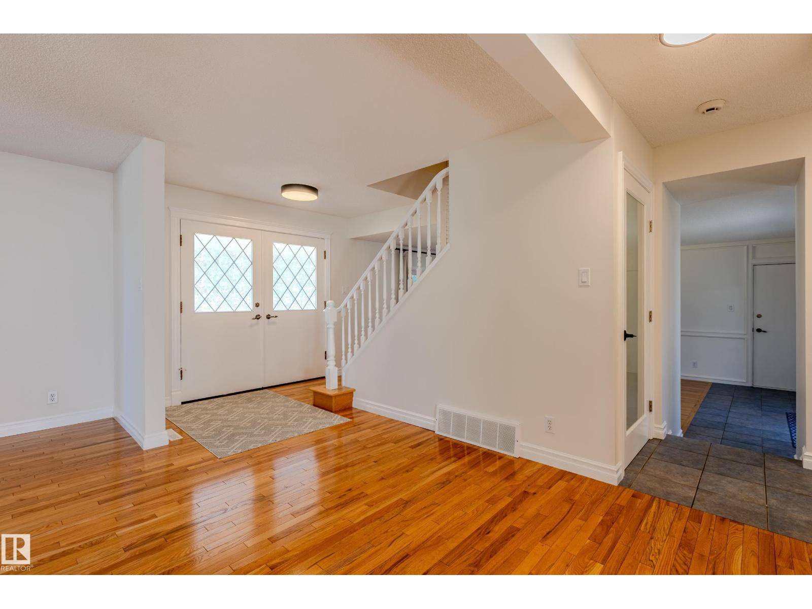 Edmonton, AB T5R5T3,98 VALLEYVIEW CR NW