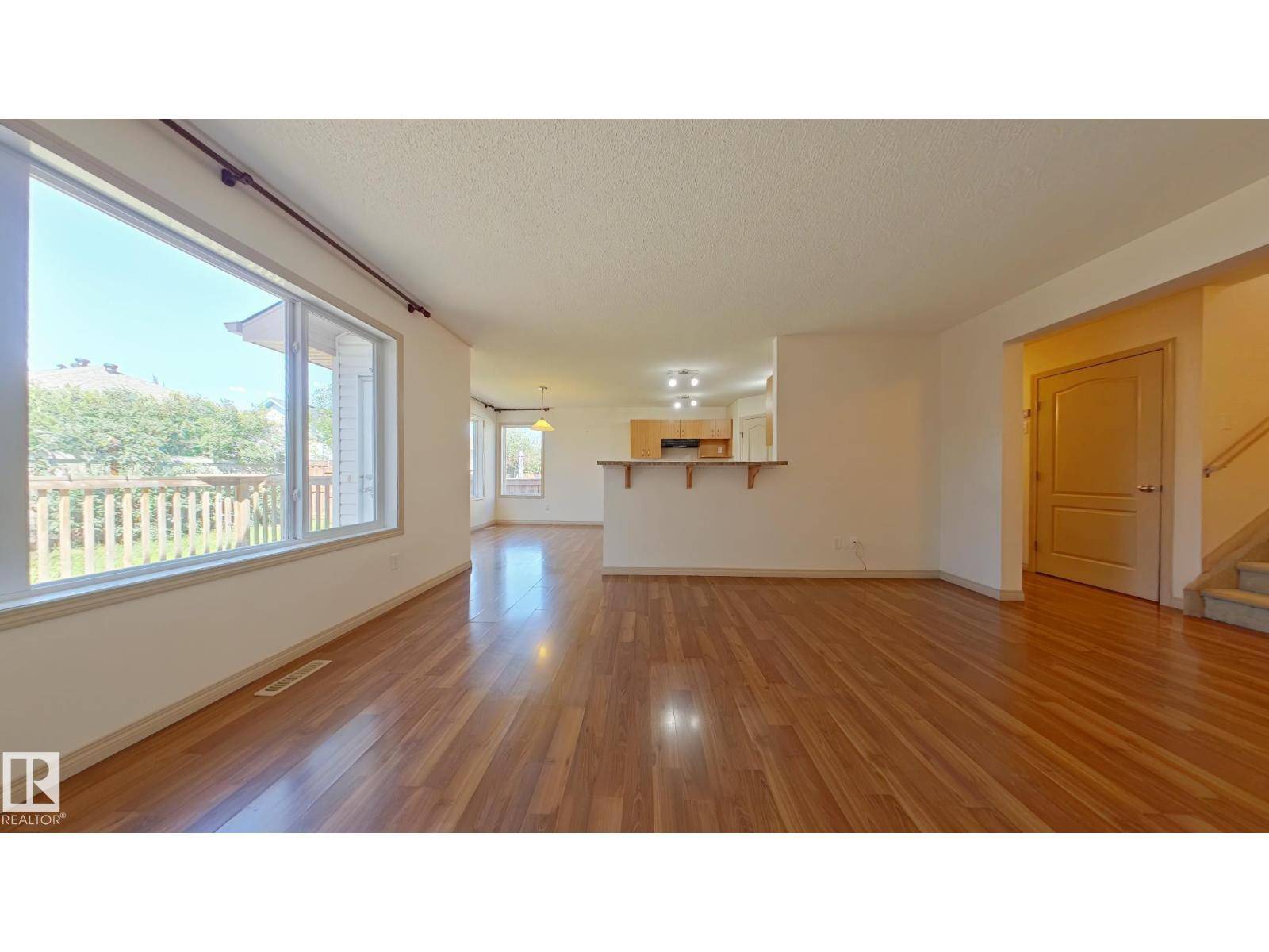 Edmonton, AB T6W0C1,11712 13 AV SW