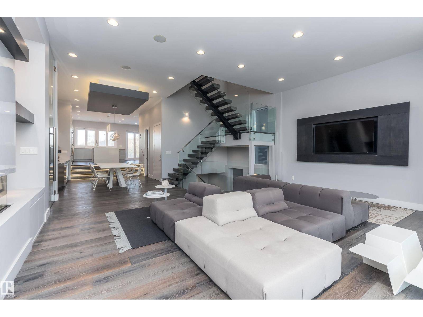 Edmonton, AB T6E3X1,9509 99B ST NW