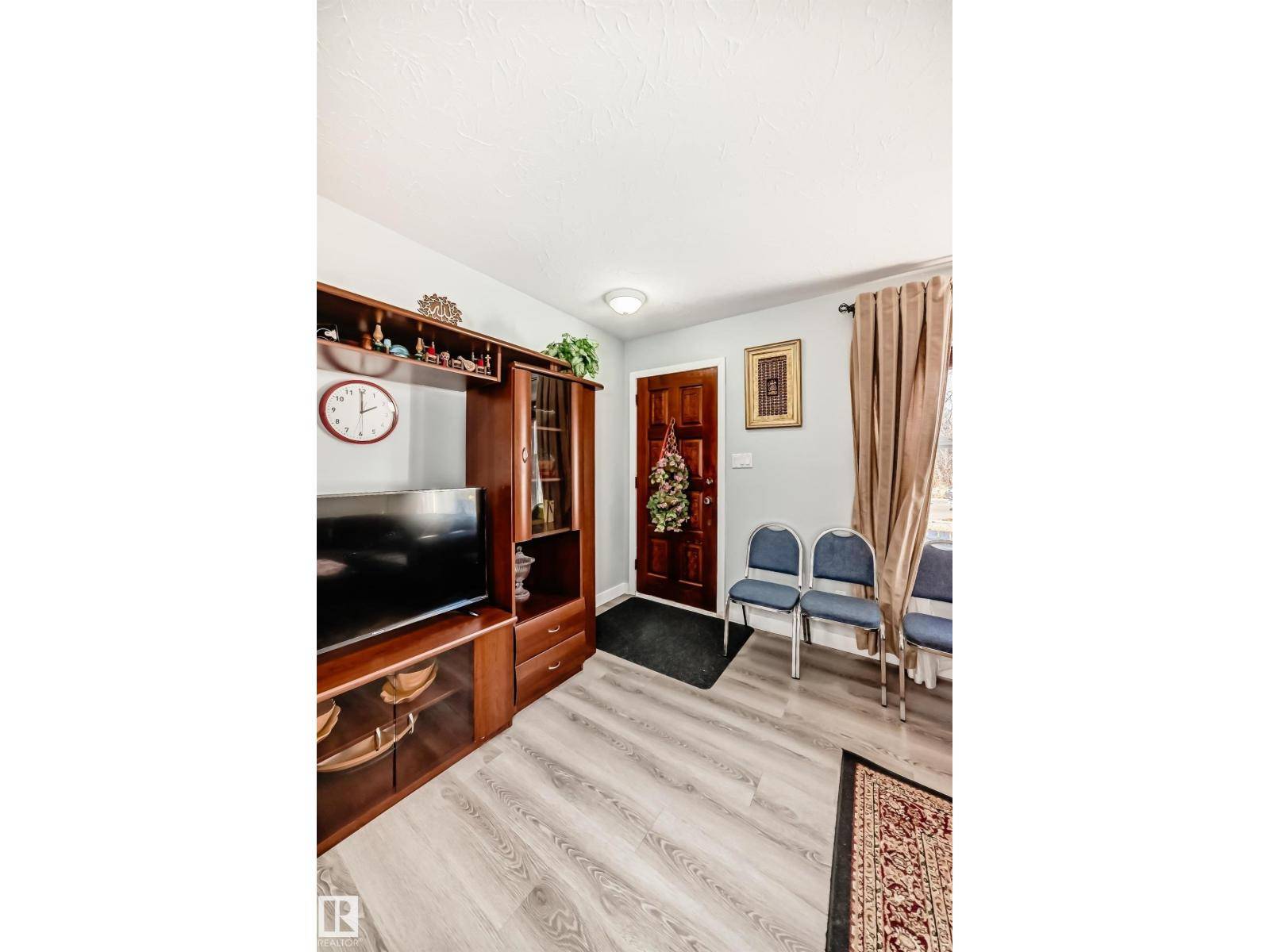 Edmonton, AB T5L1Y6,13119 135 ST NW