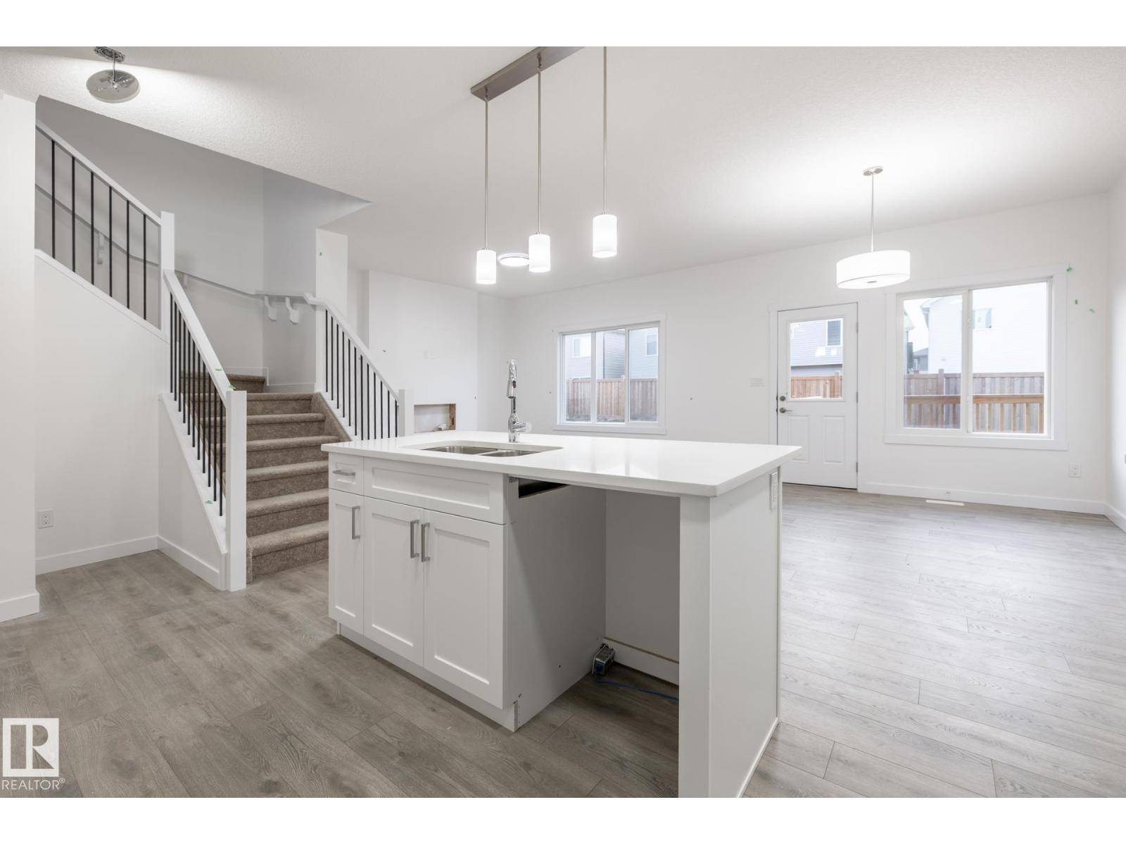 Edmonton, AB T6X3H9,412 27 ST SW