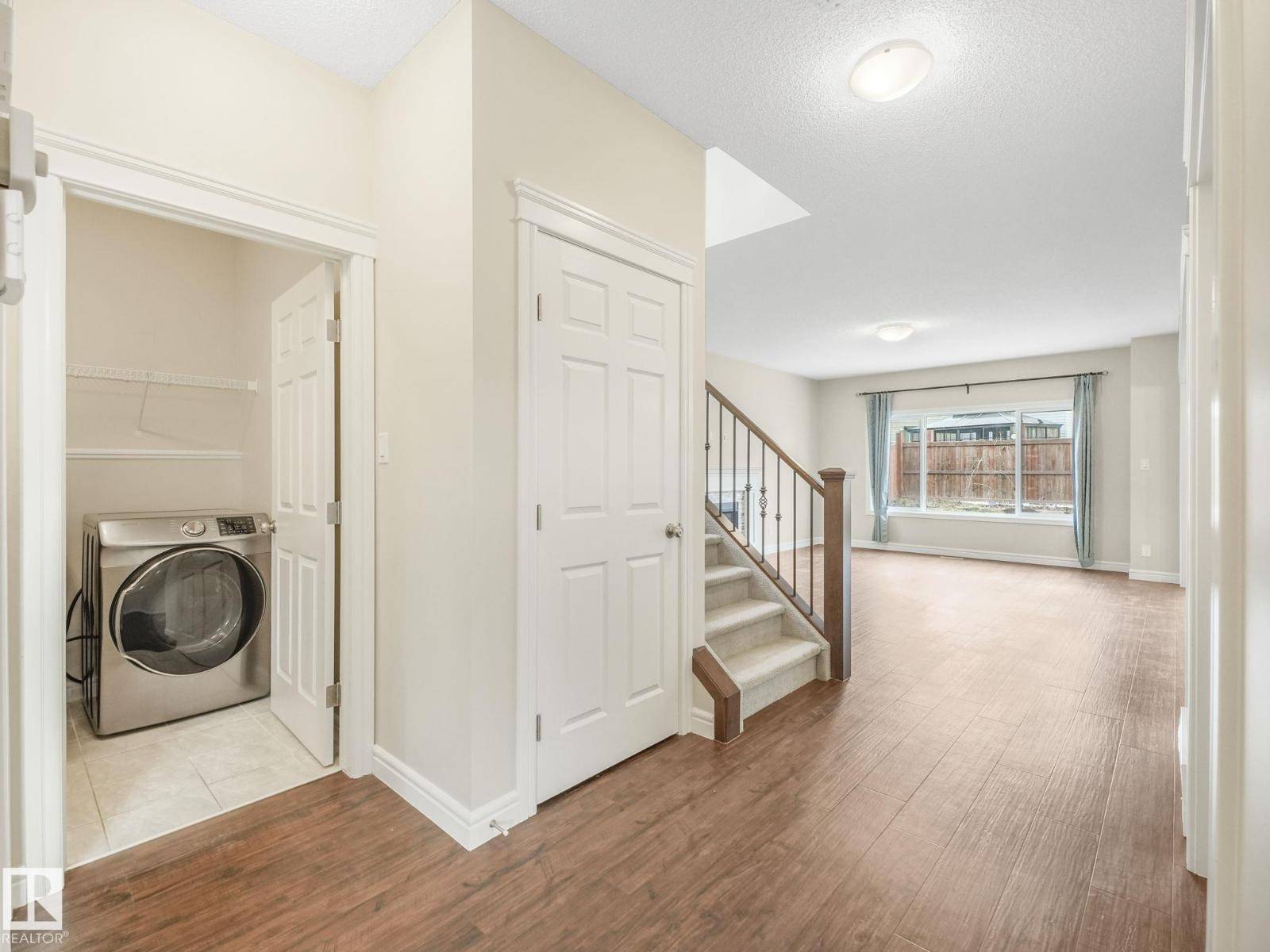 Edmonton, AB T6W3P4,1427 161 ST SW