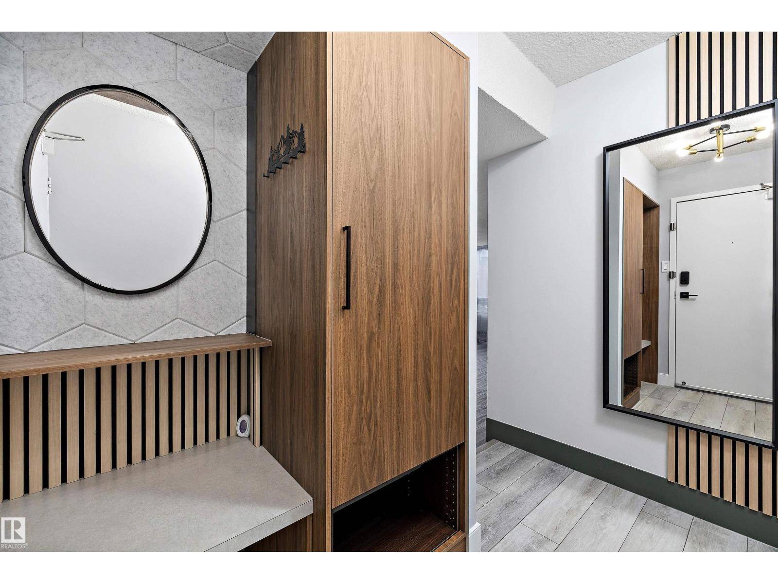 Edmonton, AB T5K2L2,#401 10160 114 ST NW