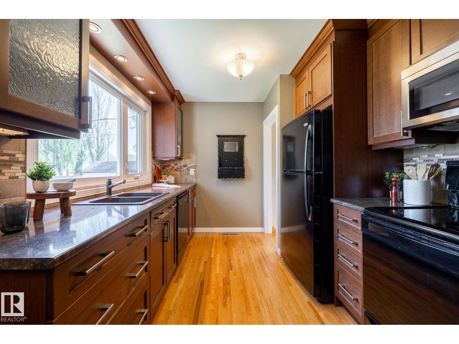 Edmonton, AB T5W2J9,12121 39 ST NW