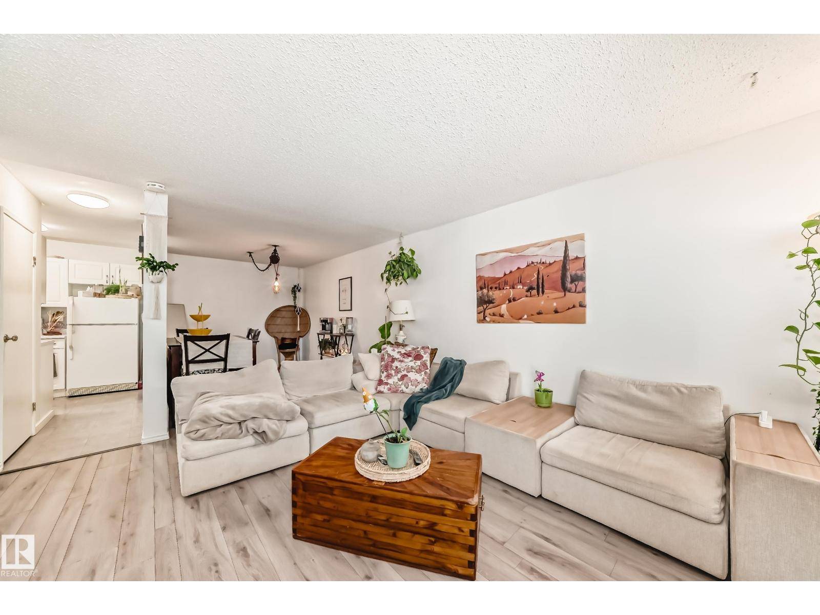 Edmonton, AB T5X3C6,17116 108 ST NW