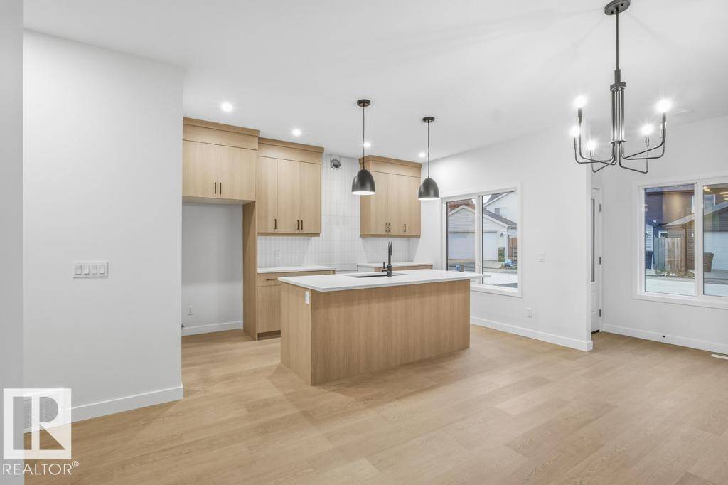 Edmonton, AB T6W5V3,264 PATERSON LI SW