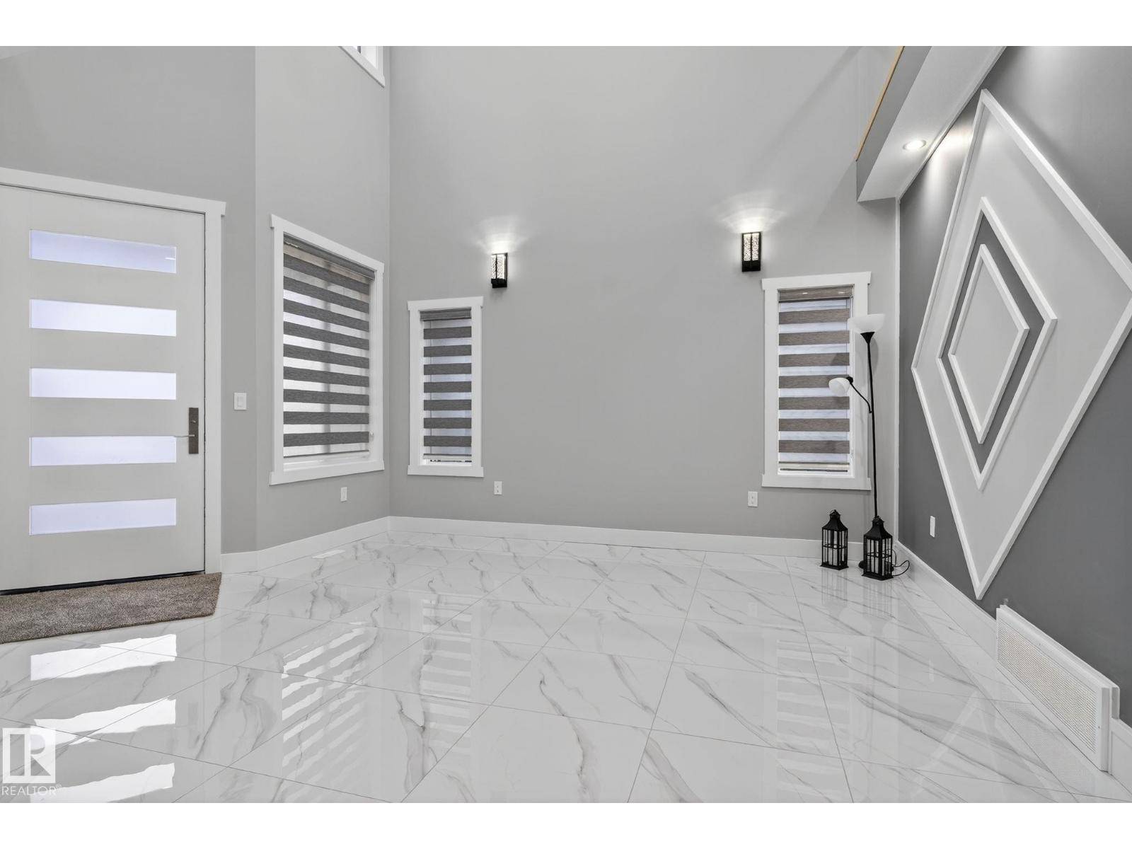 Edmonton, AB T6T2N2,1815 17 AV NW