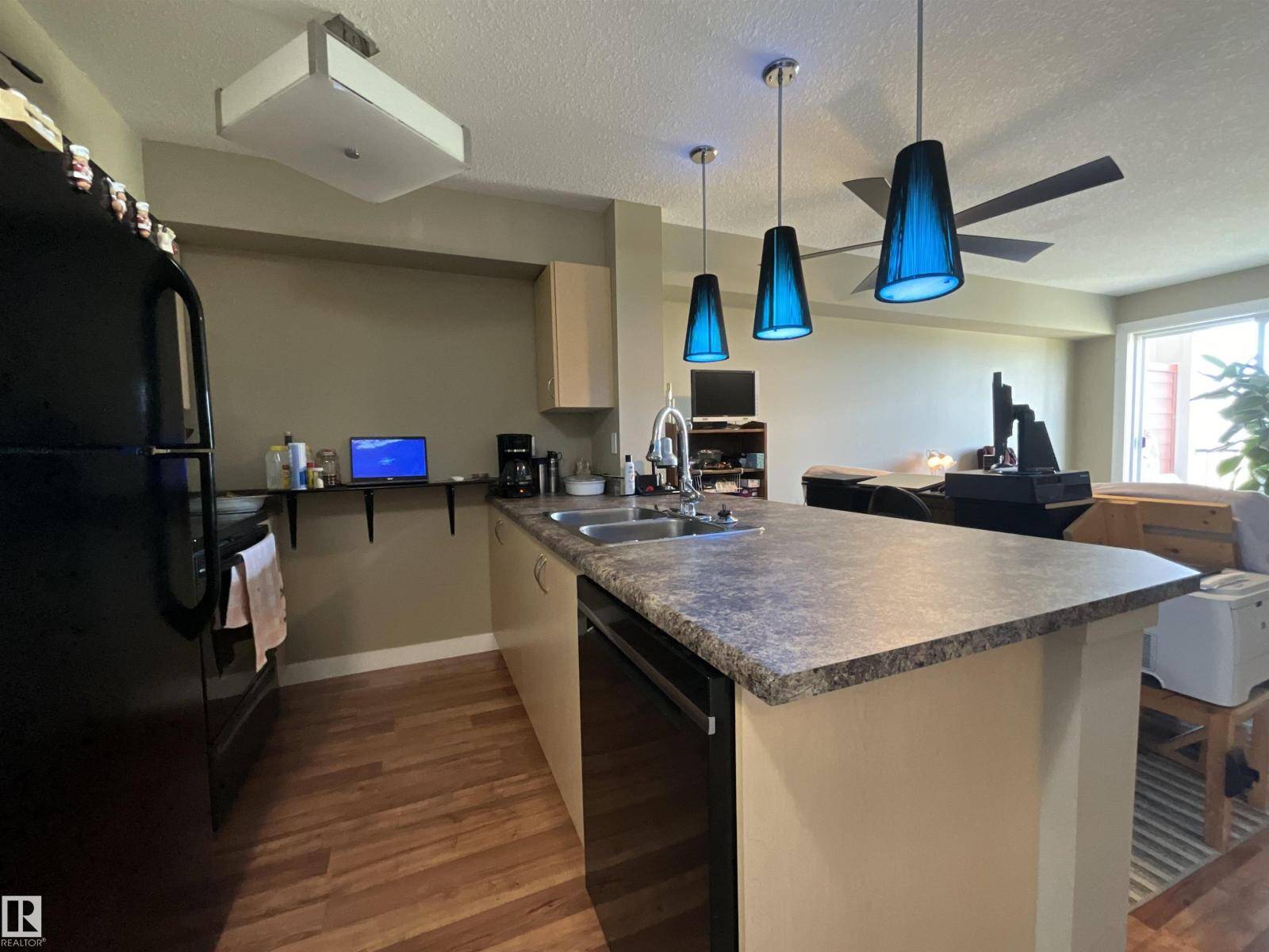 Edmonton, AB T6R0N6,#406 920 156 ST NW