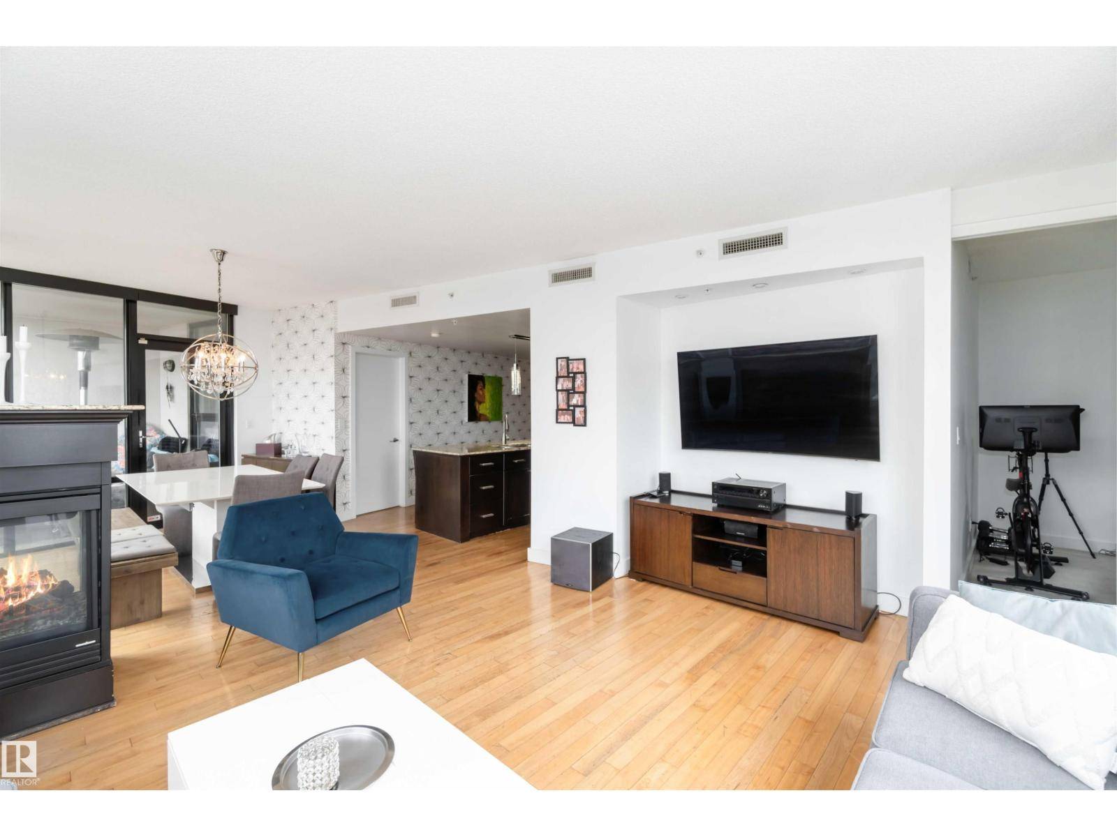 Edmonton, AB T5K1Y8,#504 10028 119 ST NW