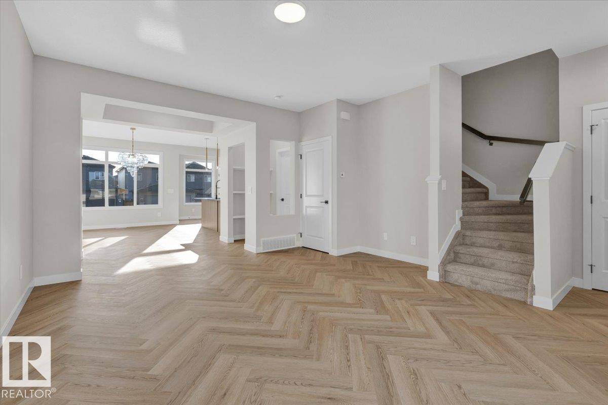 Edmonton, AB T5S0W3,2127 CROSSBILL LN NW