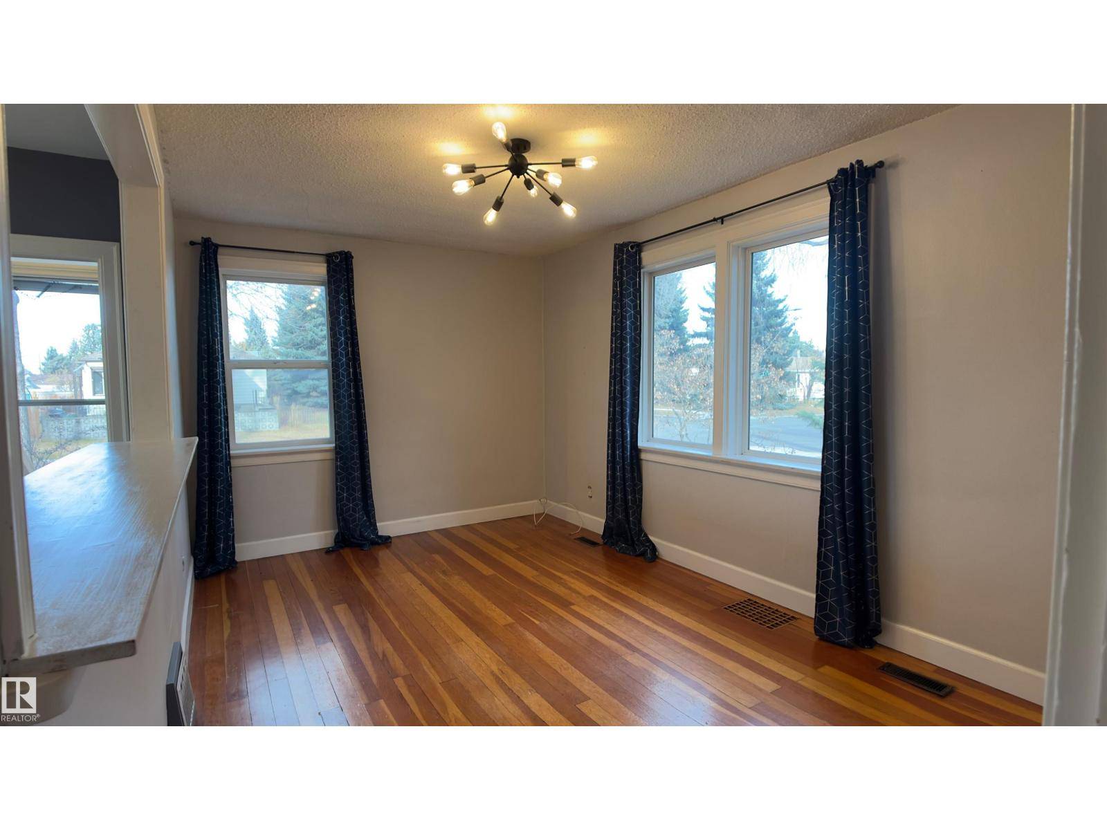 Edmonton, AB T5B2L7,12244 79 ST NW