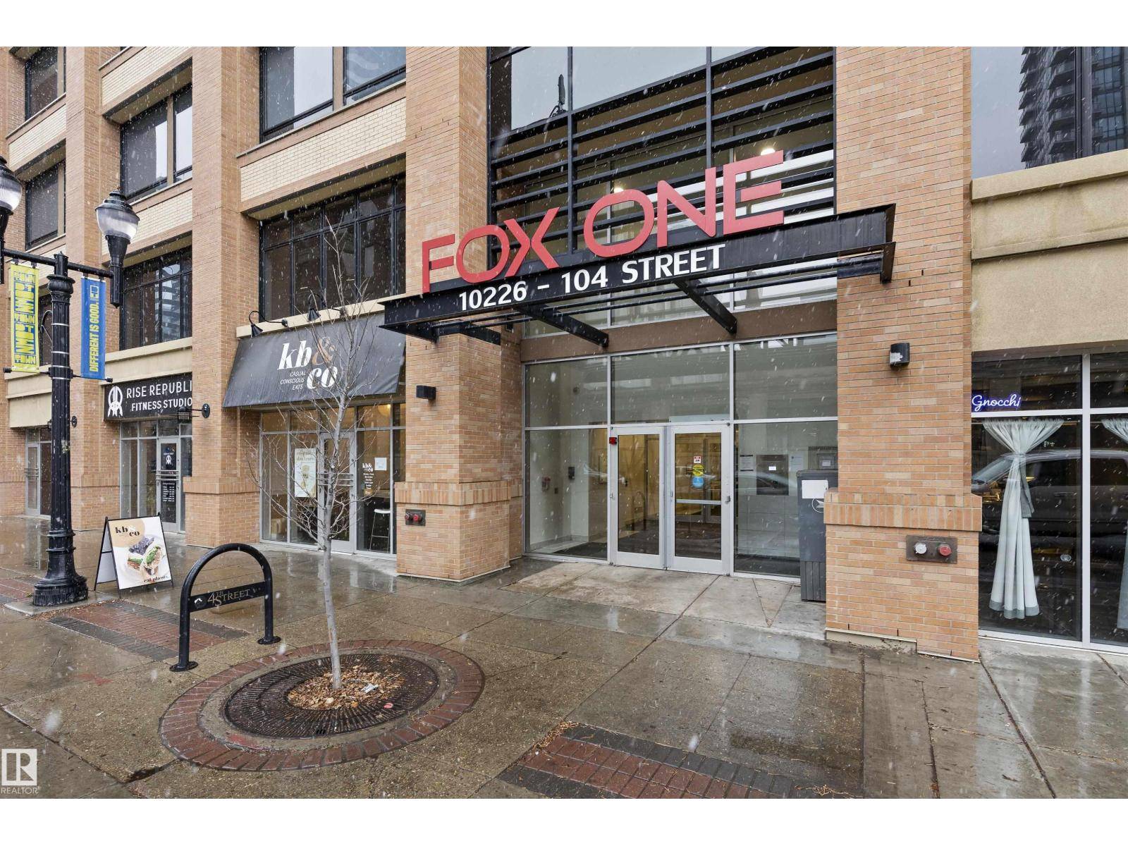 Edmonton, AB T5J1B8,#905 10226 104 ST NW