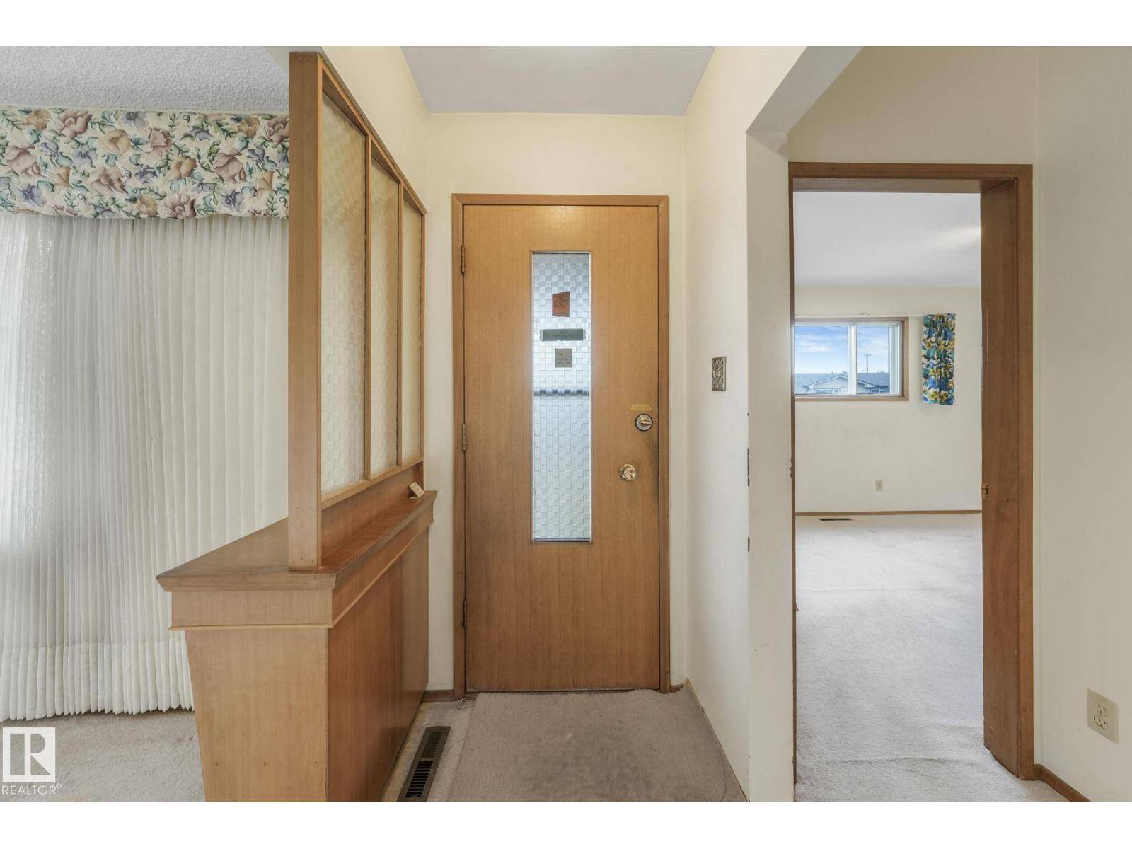 Edmonton, AB T5E1H8,9519 134 AV NW