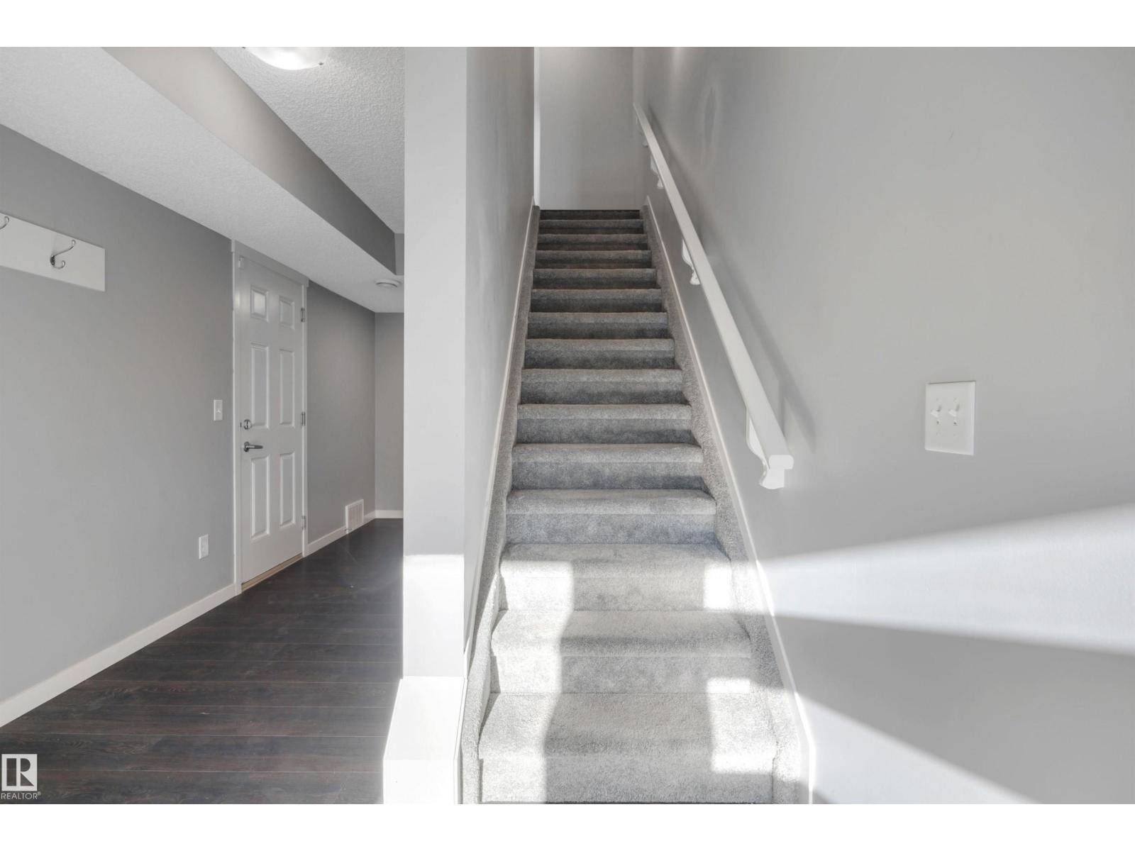 Edmonton, AB T6W3V5,17236 9A AV SW