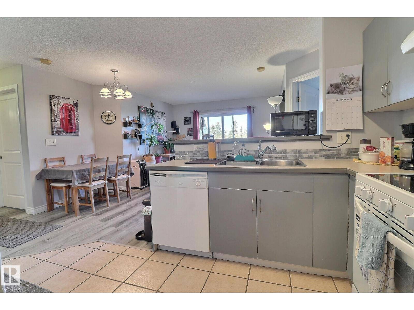 Edmonton, AB T5A5B7,#416 14708 50 ST NW