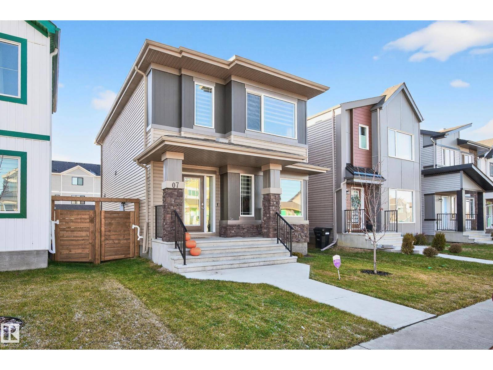 Spruce Grove, AB T7X2Y4,7 Emerald WY E