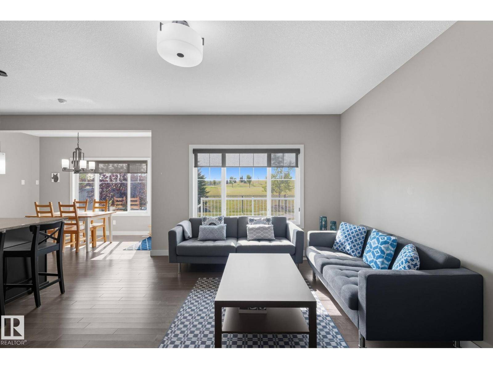 Edmonton, AB T6X0Z8,8039 18 AV SW