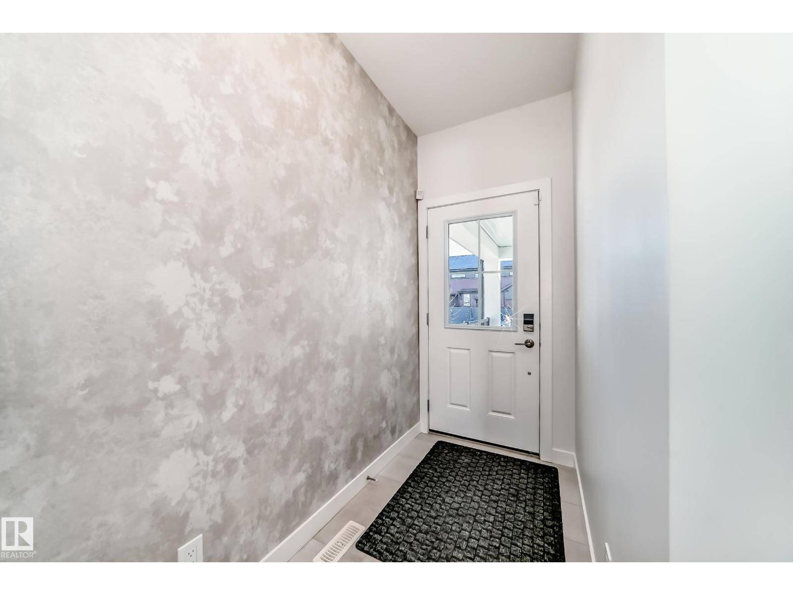 Edmonton, AB T6W5G2,4454 KINSELLA GR SW