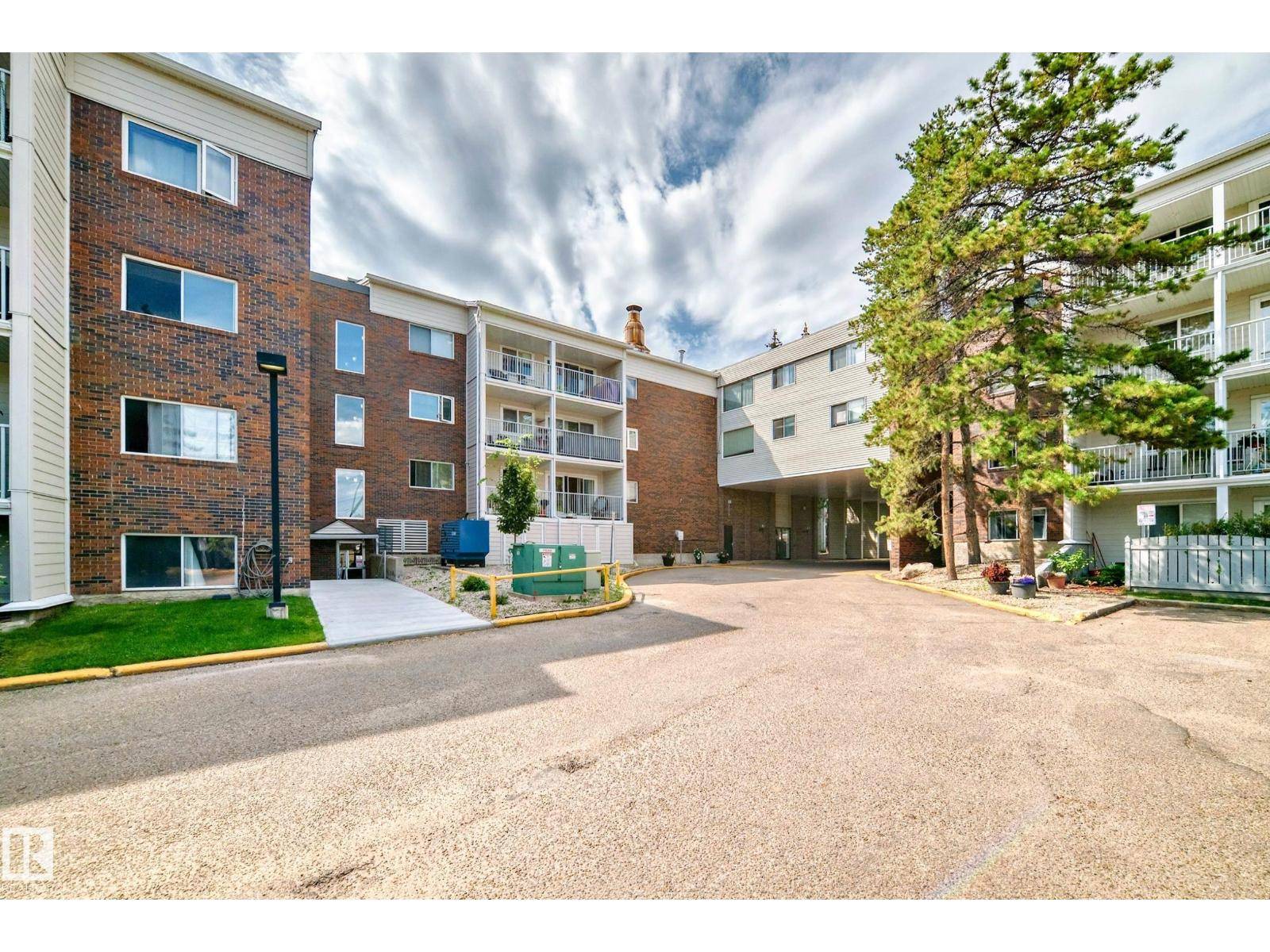 Edmonton, AB T6J4A9,#306 4404 122 ST NW