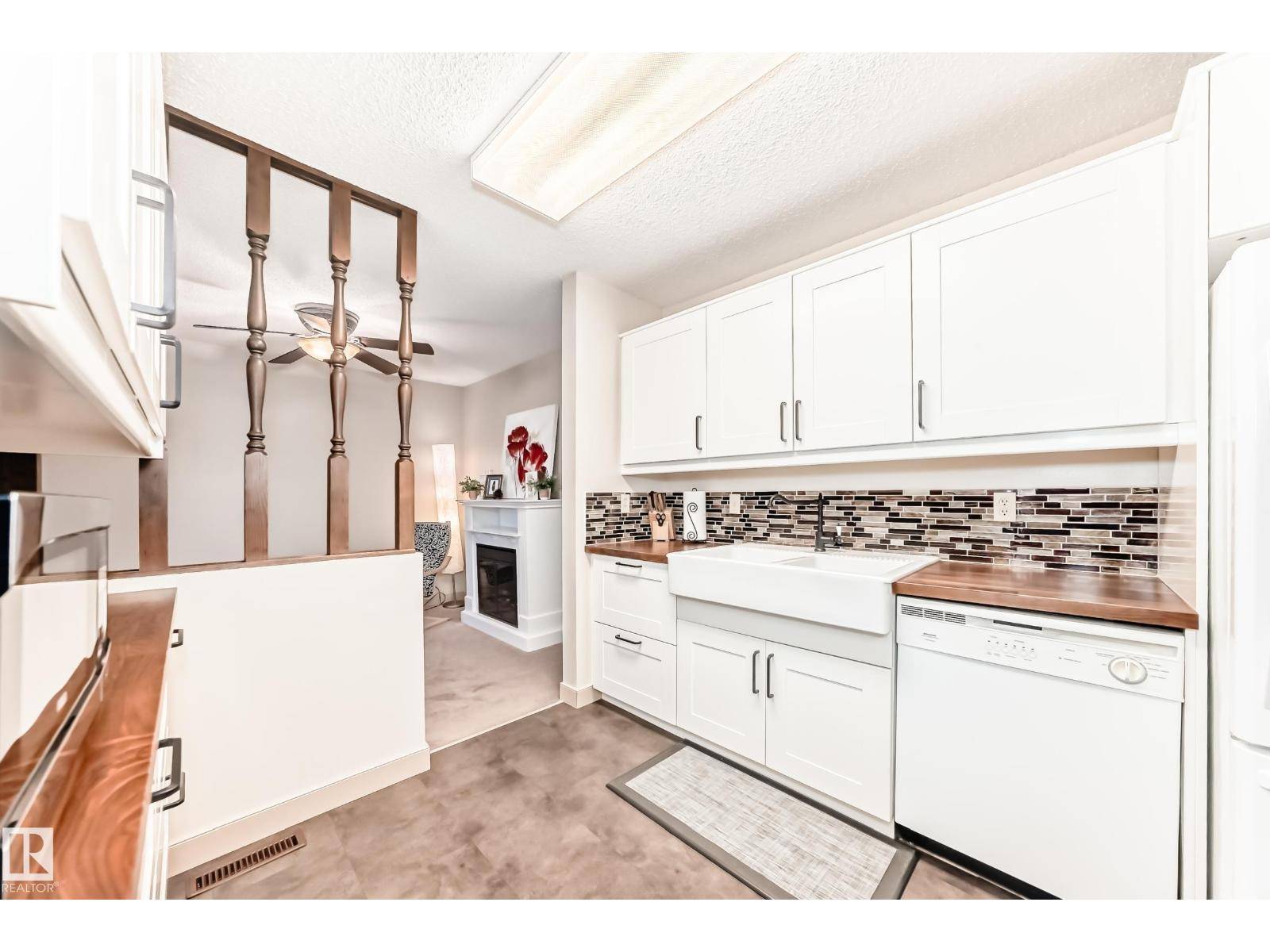 Edmonton, AB T6J4T4,2033 SADDLEBACK RD NW