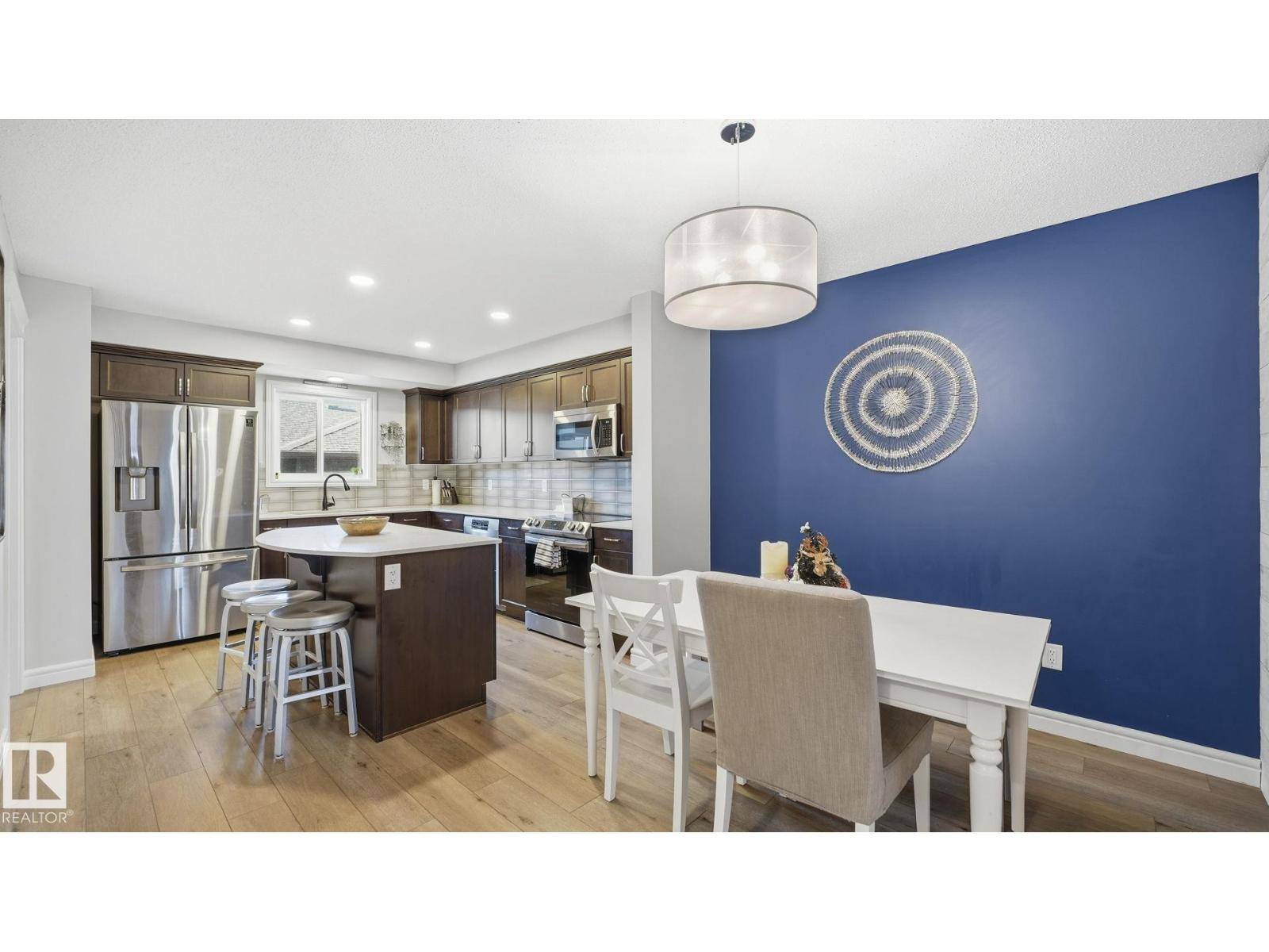 Spruce Grove, AB T7X0Z3,27 TONEWOOD BV