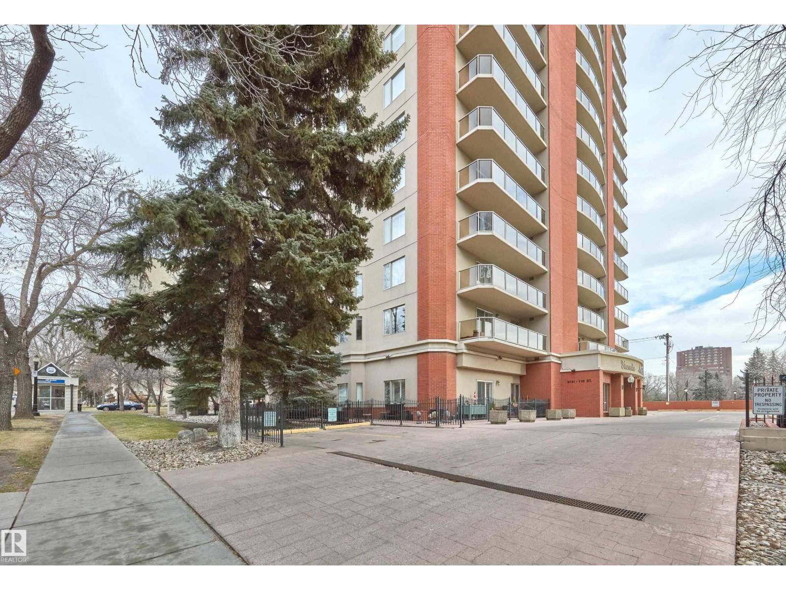 Edmonton, AB T5X2V8,#605 9741 110 ST NW NW