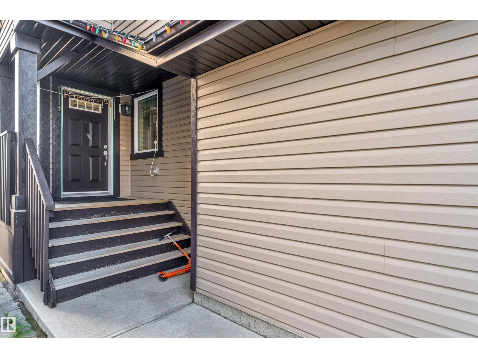 Edmonton, AB T6T0Z6,2919 16 AV NW