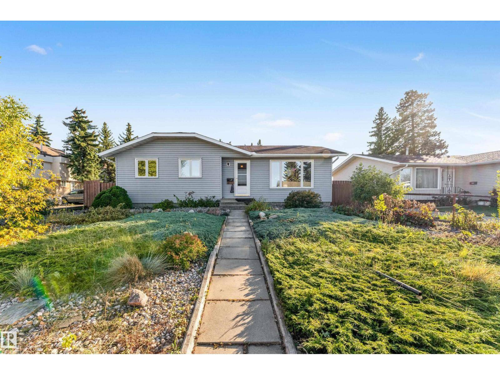 Edmonton, AB T6K1X3,8103 14 AV NW