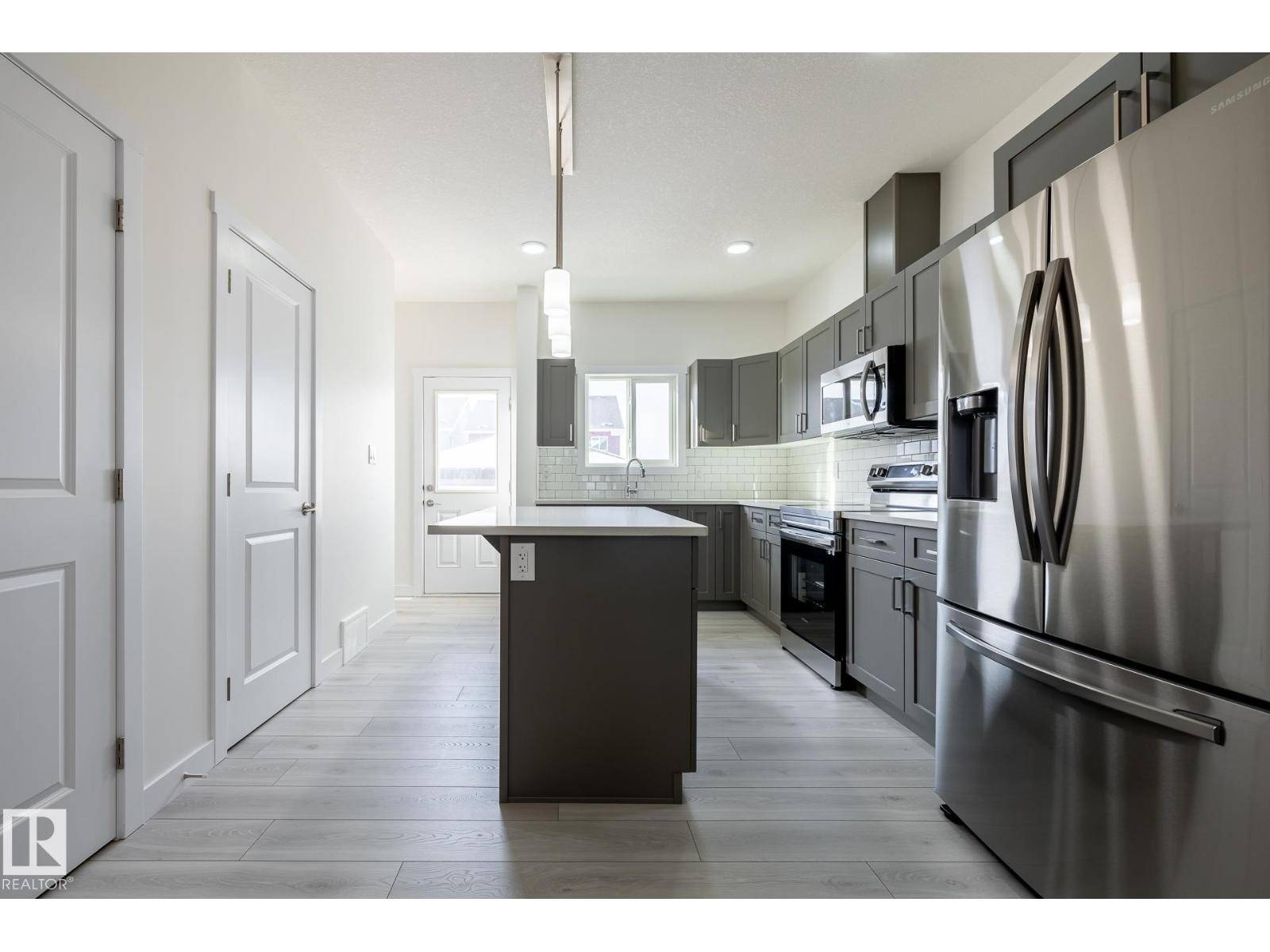 Spruce Grove, AB T7X4E1,27 Renwyck PL