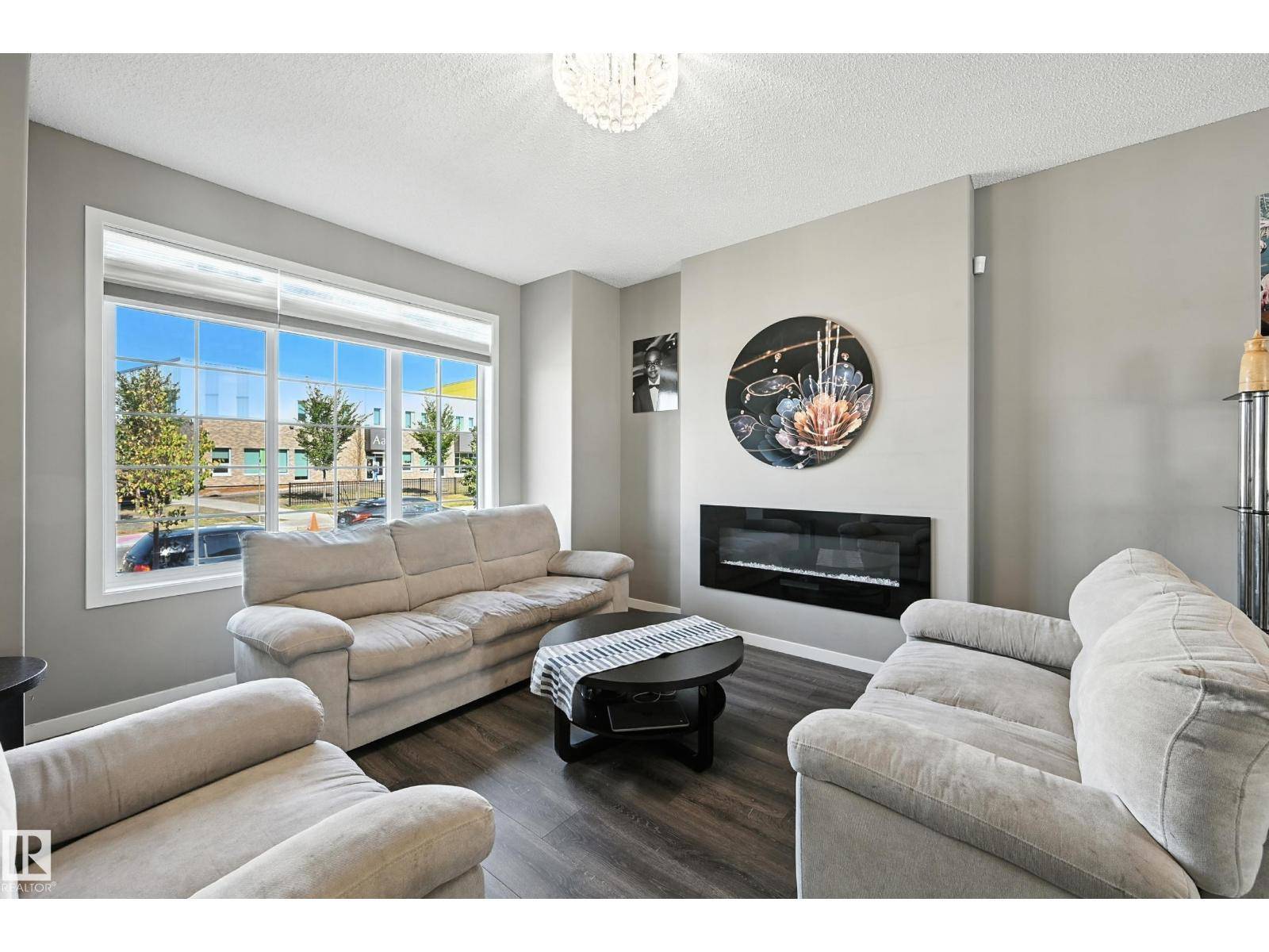 Edmonton, AB T5Y3X7,6321 170 AV NW